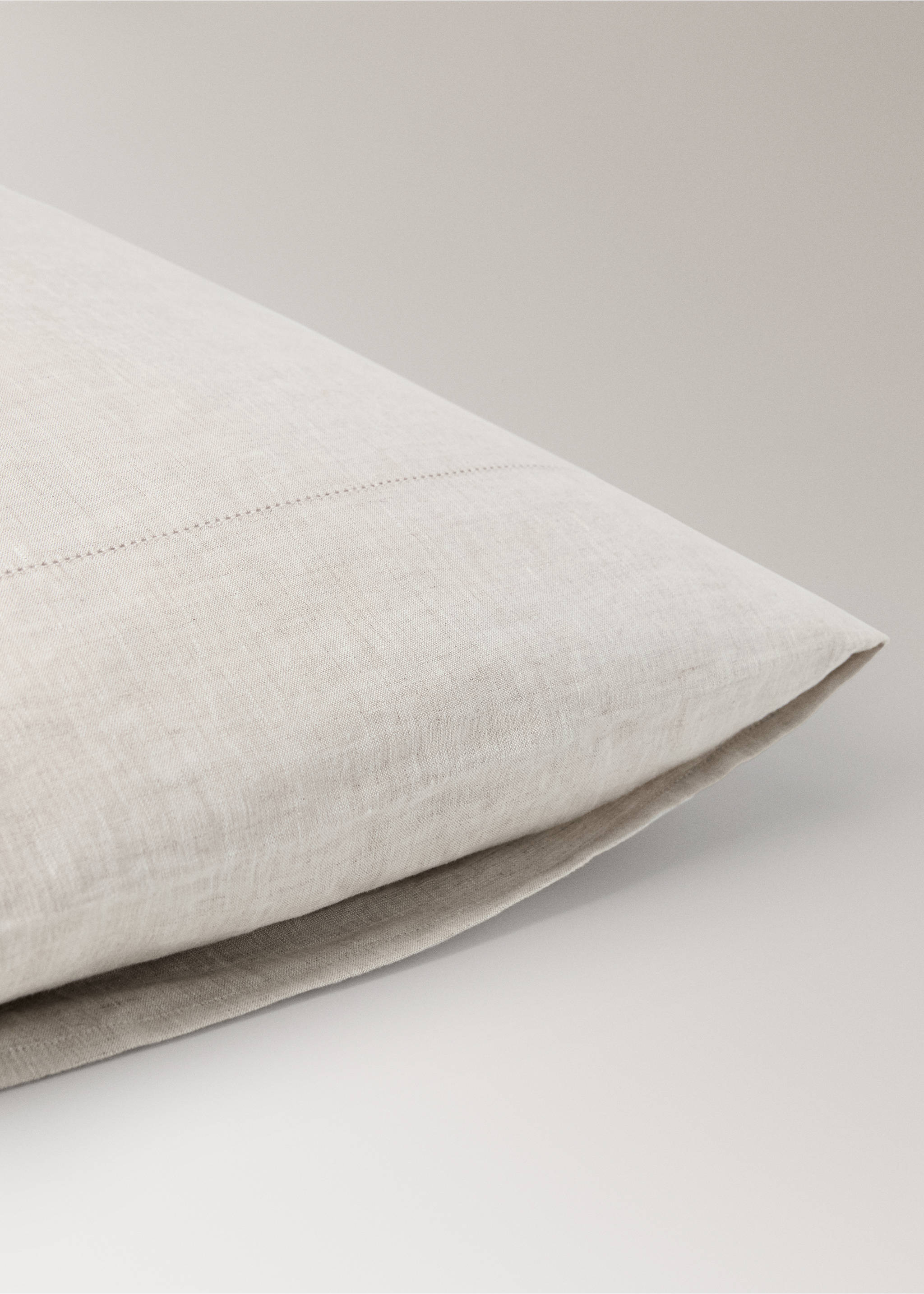 Washed linen pillowcase with hemstitch 50x75 cm - Details of the article 1, Beige. Ref: 37175178-00.