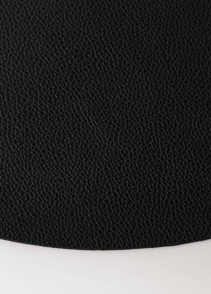 Round leather-effect placemat — Black