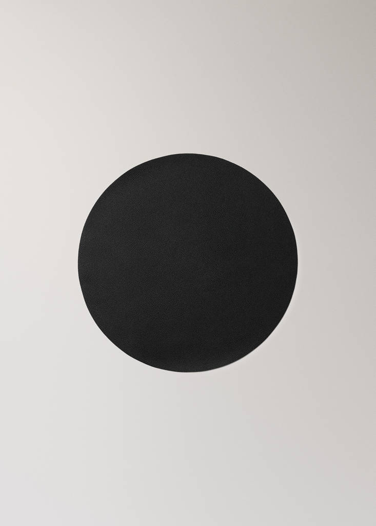 Round leather-effect placemat — Black