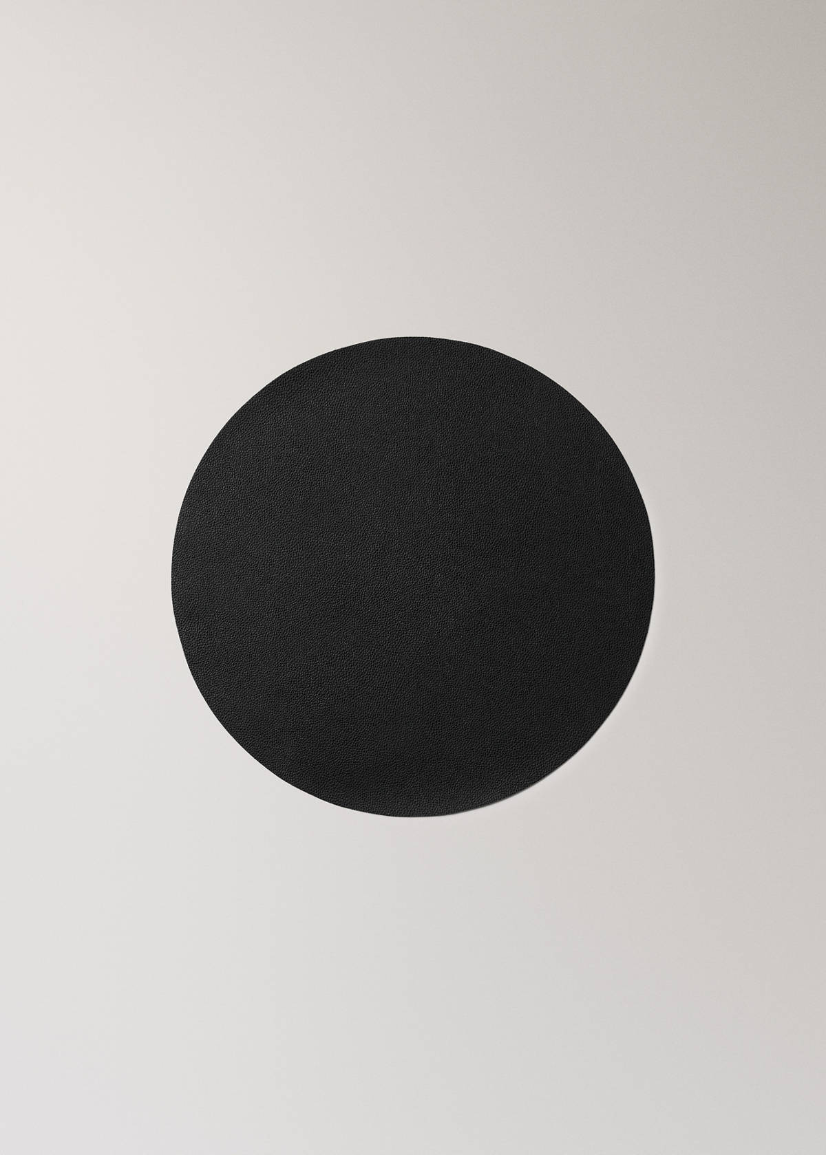 Round leather-effect placemat — Black