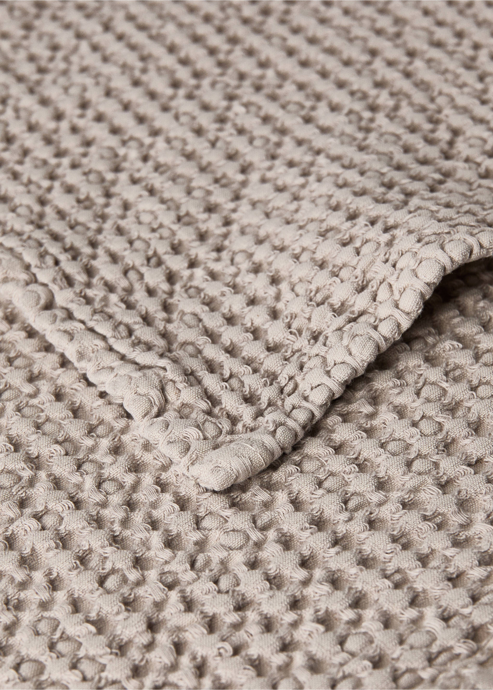 Waffle-cotton garment-dyed bedspread for cot - Details of the article 1, Medium Brown. Ref: 37181555-00.