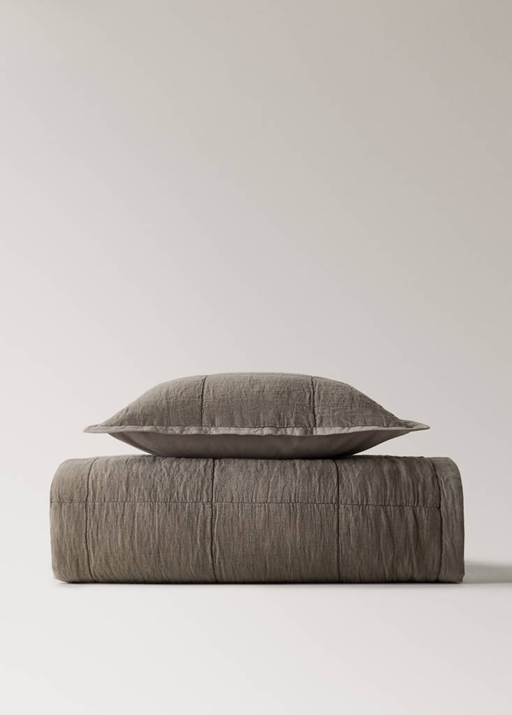 Steppdecke aus gewaschenem Leinen mit Karomuster, Bett 130/150 cm — Mittelbraun