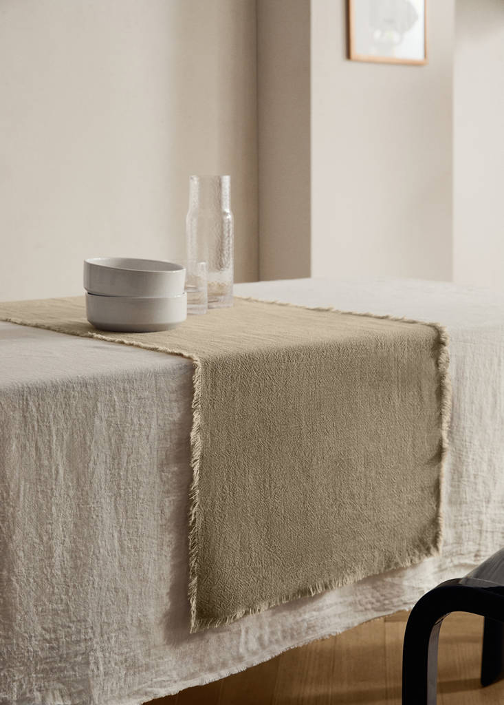 Linen table runner with tassels — Light/Pastel Brown