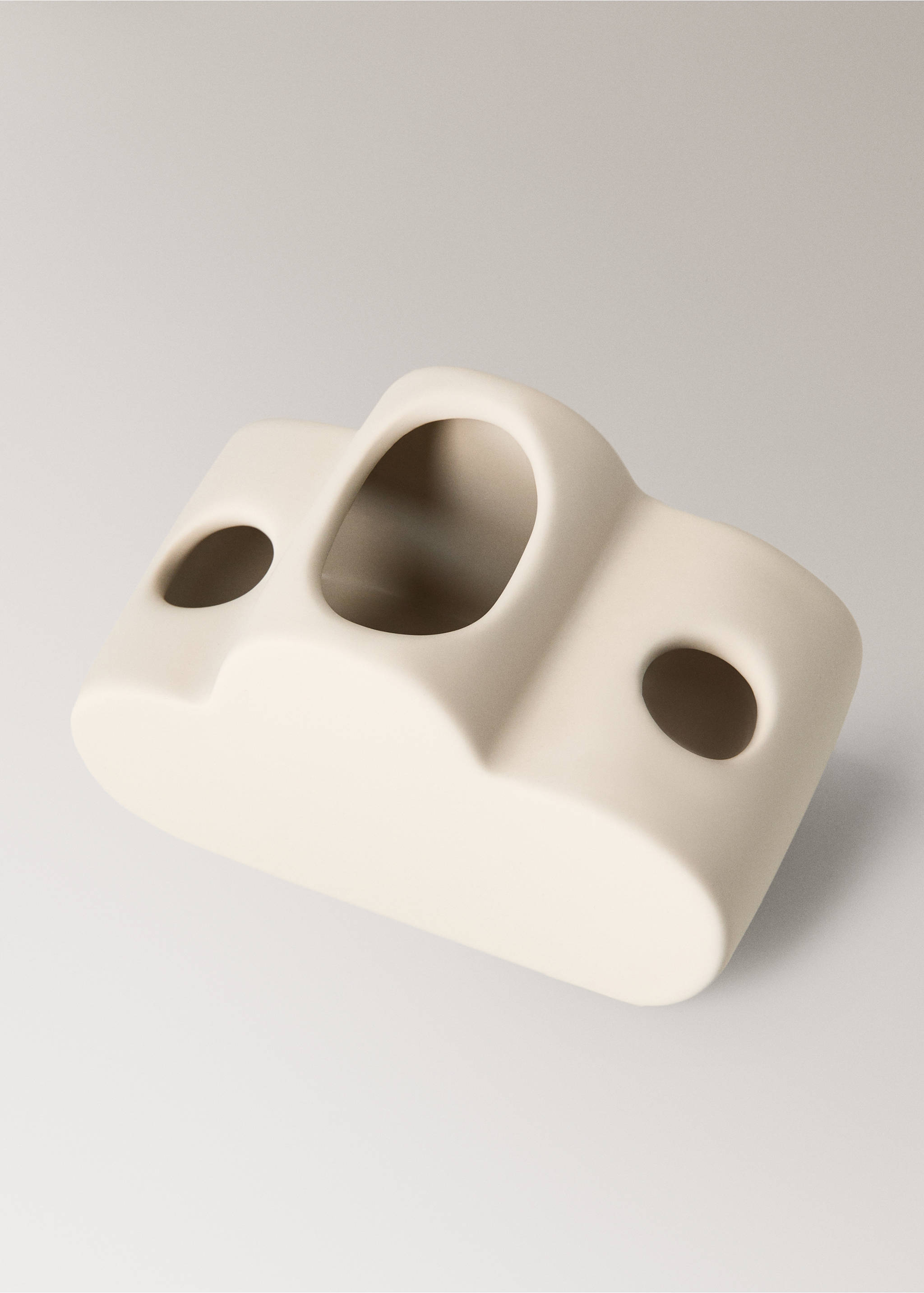 Cloud-shaped stoneware toothbrush holder - Details of the article 1, Sand. Ref: 37184469-00.