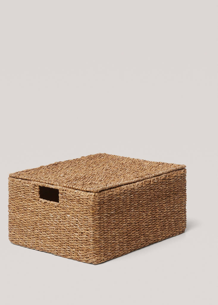 Small braided basket with handles — Brown