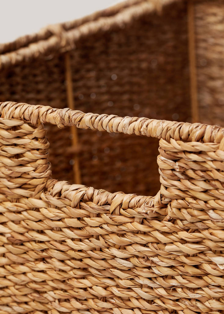 Small braided basket with handles — Brown