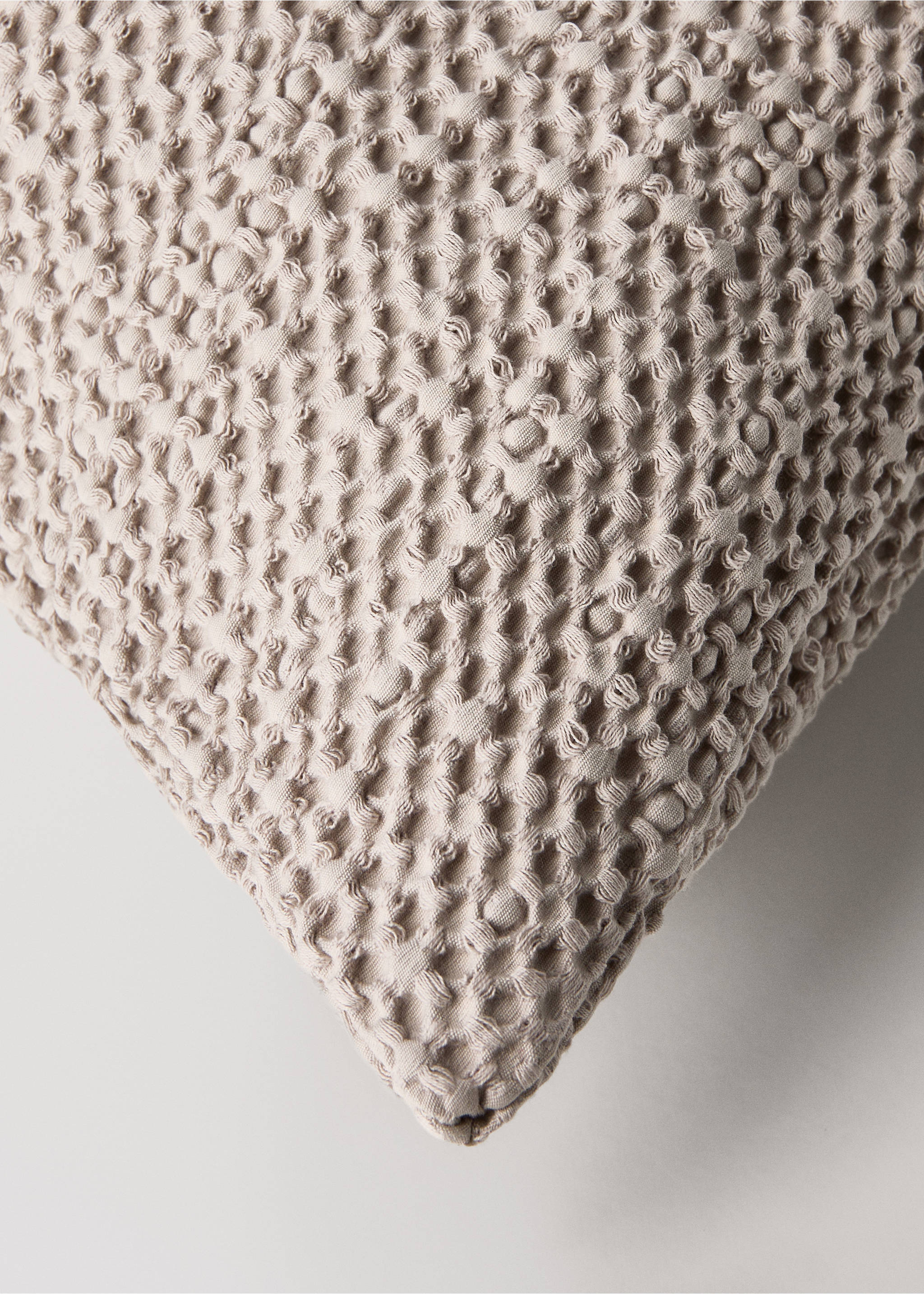 Children’s waffle-cotton garment-dyed cushion cover  40x40cm - Details of the article 1, Medium Brown. Ref: 37191553-00.