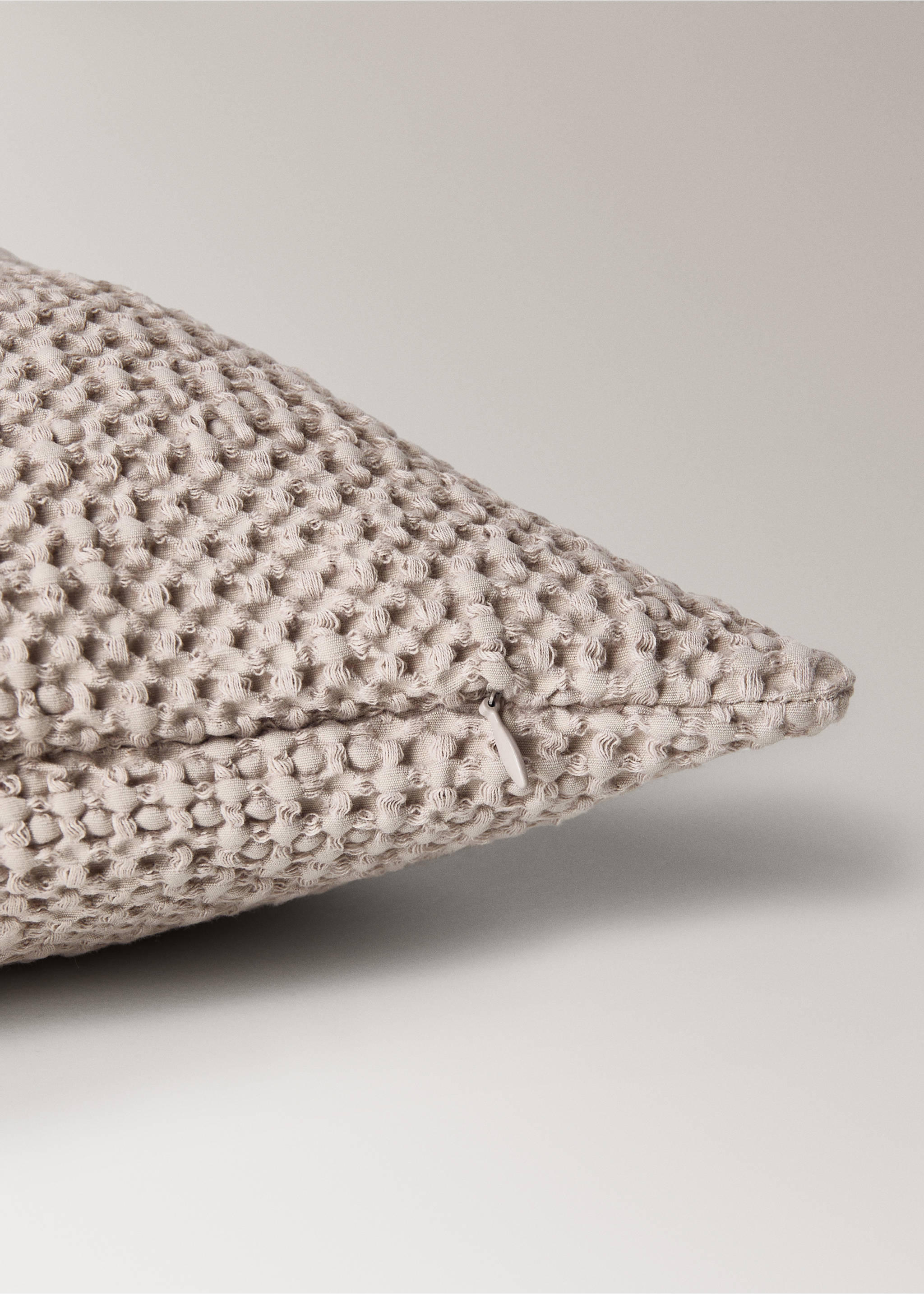 Children’s waffle-cotton garment-dyed cushion cover  40x40cm - Details of the article 3, Medium Brown. Ref: 37191553-00.