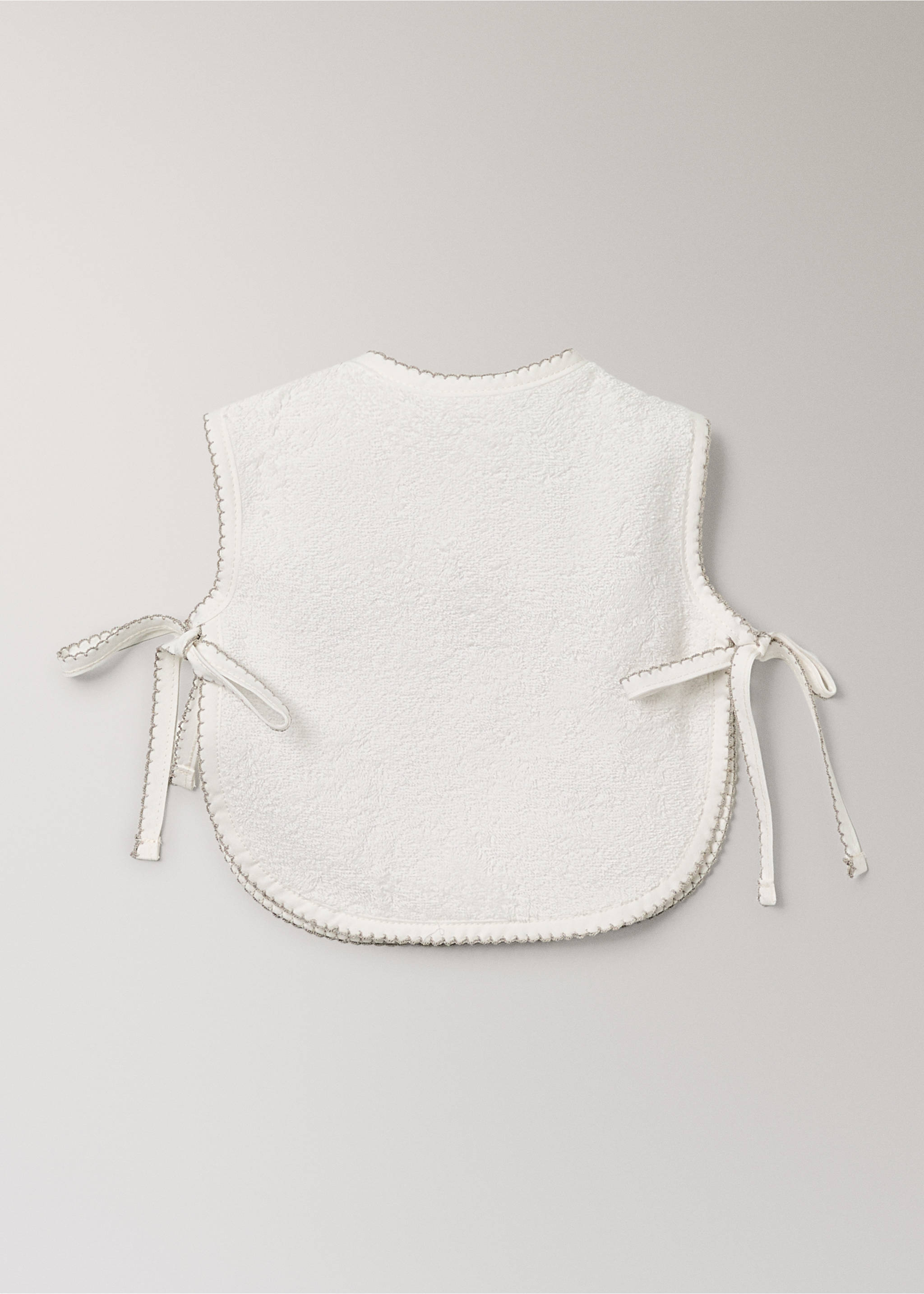 Cotton bib with decorative trim - Details of the article 1, Green. Ref: 37191576-00.