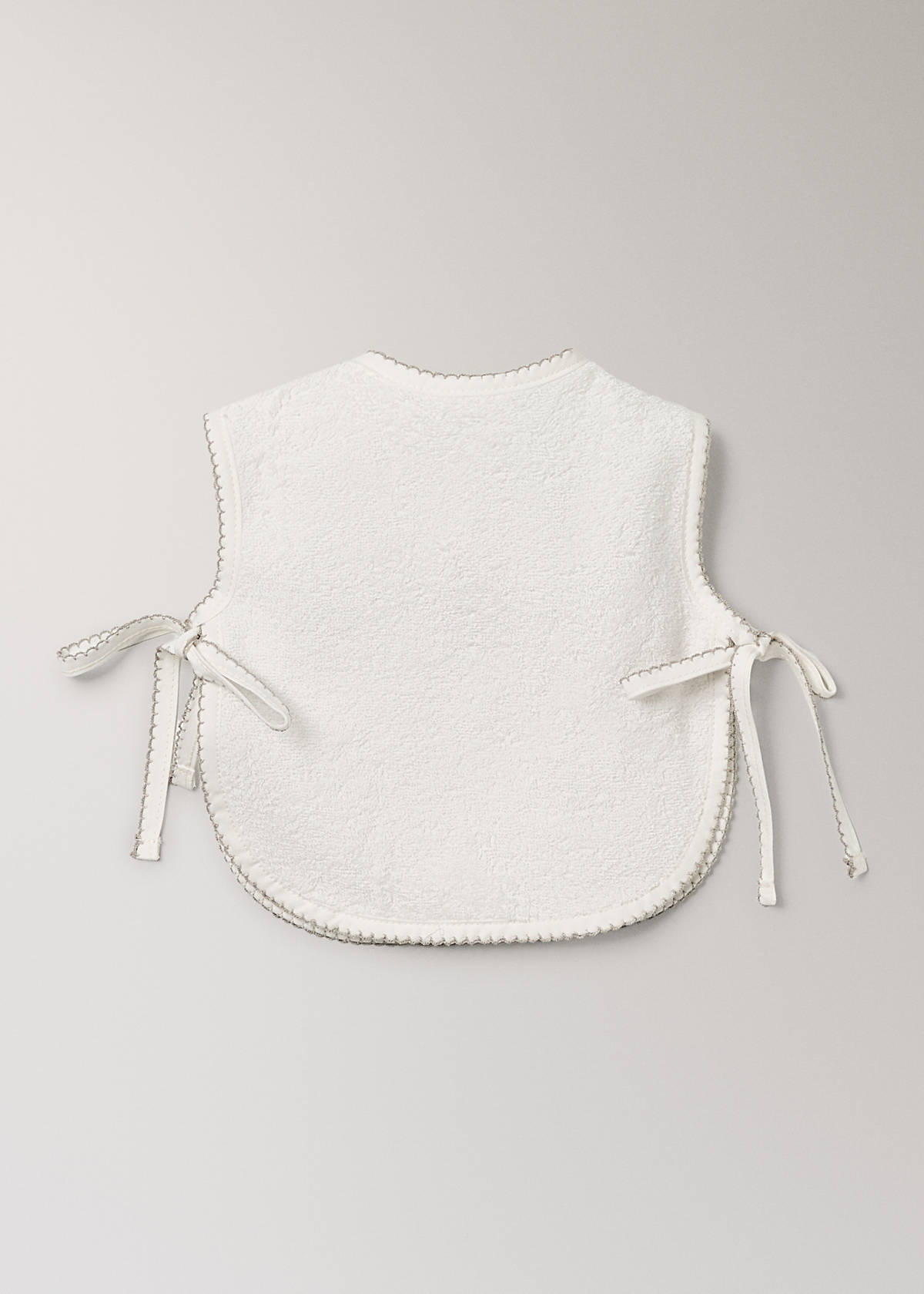 Cotton bib with decorative trim — Green