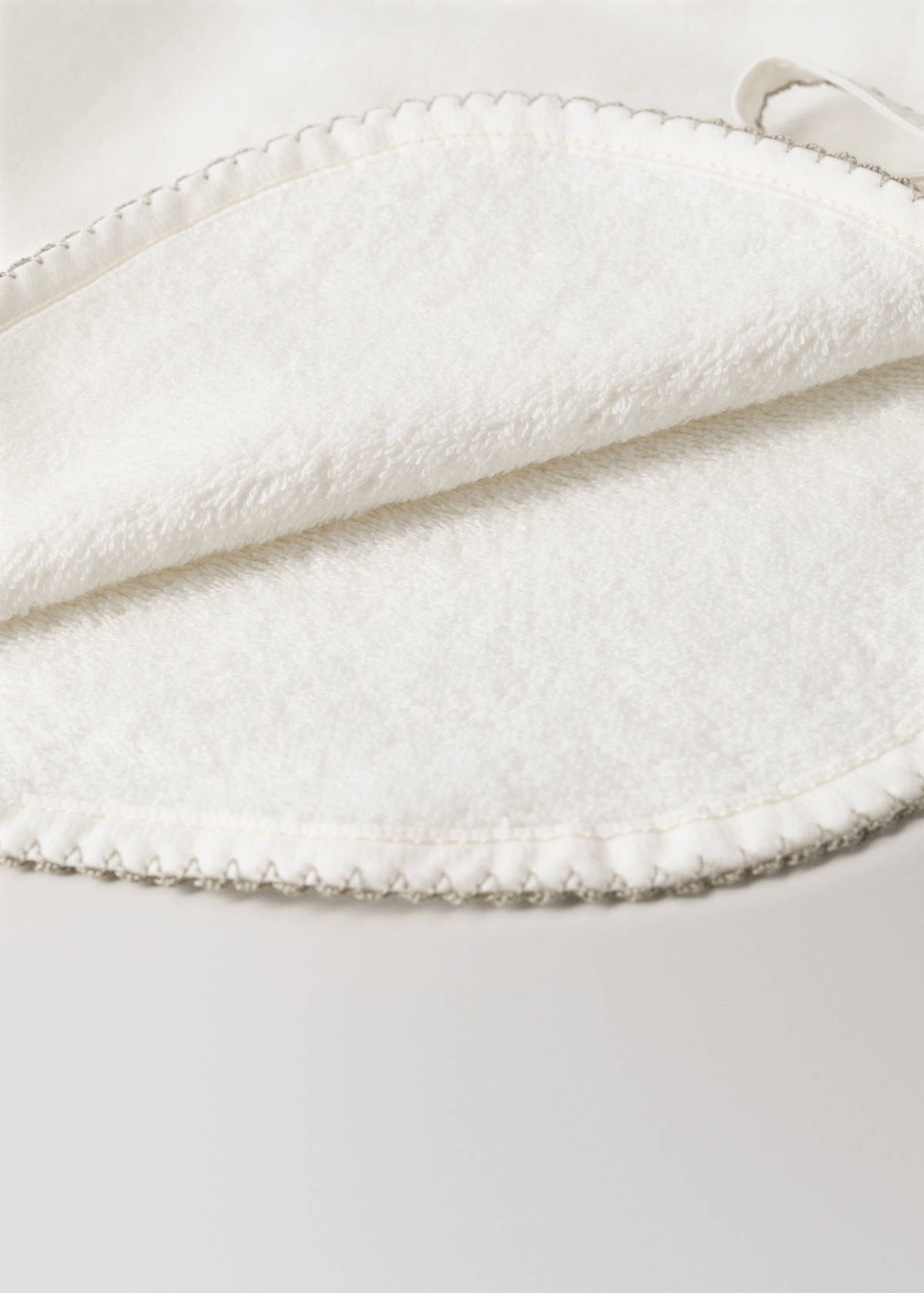 Cotton bib with decorative trim — Green