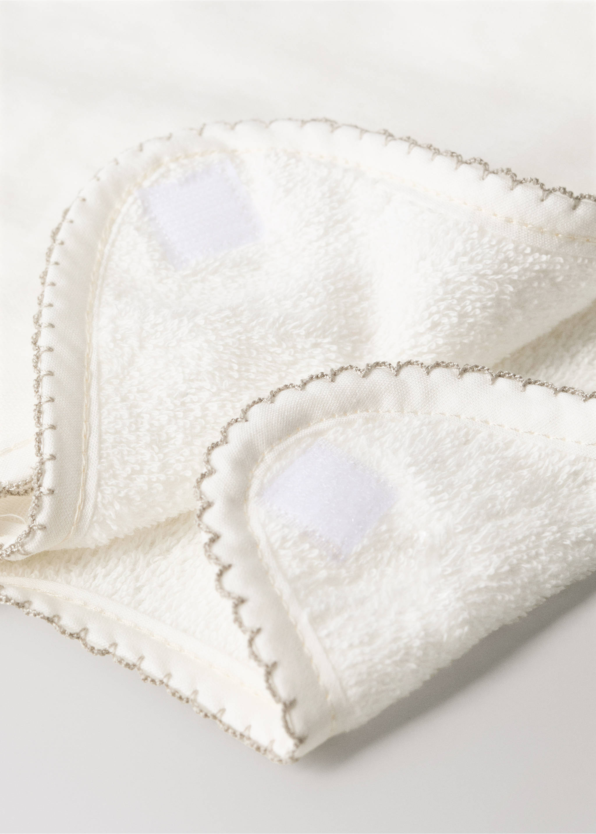 Cotton bib with decorative trim - Details of the article 3, Green. Ref: 37191576-00.