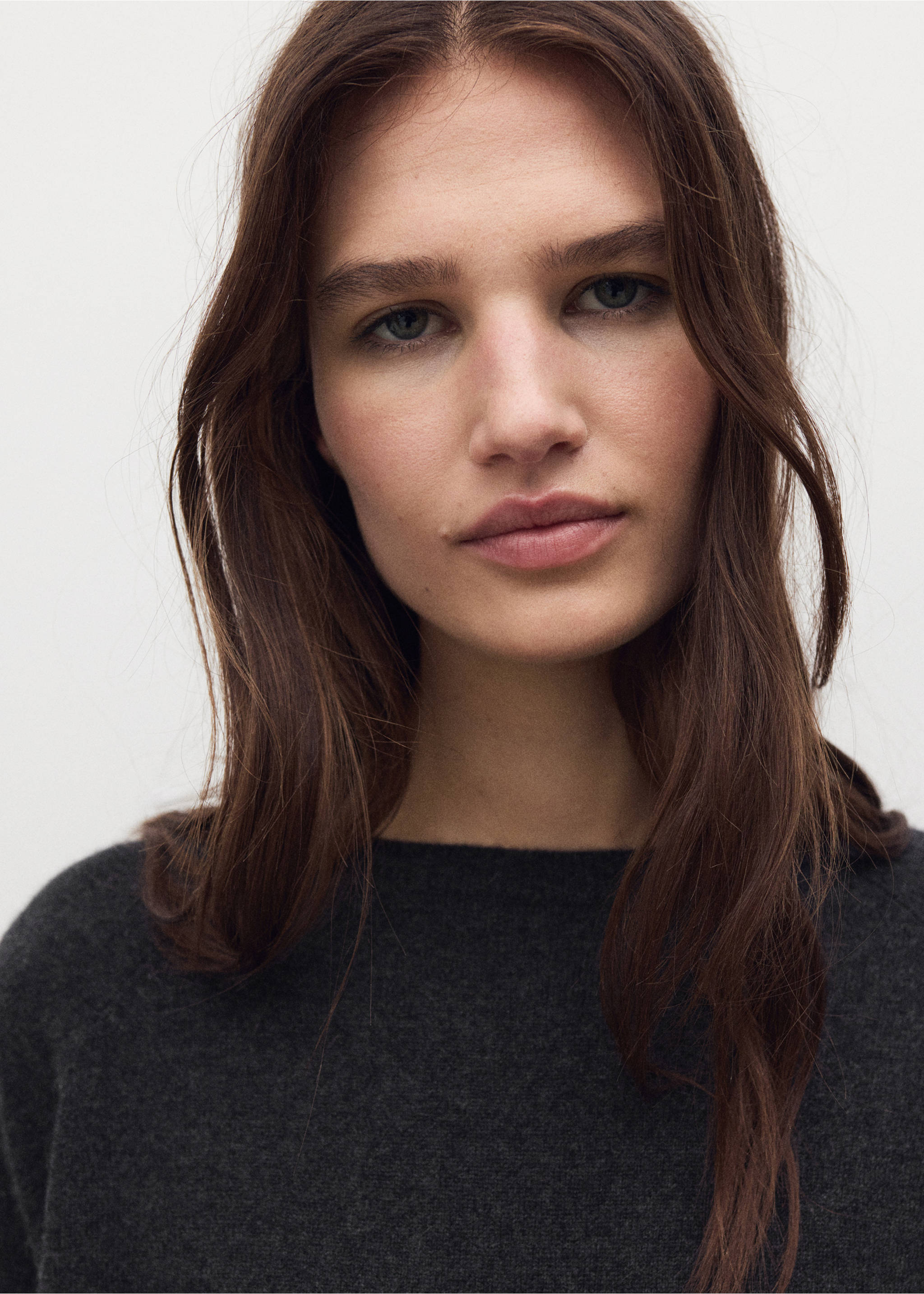 100% cashmere sweater - Details of the article 1, Charcoal. Ref: 37193325-00.