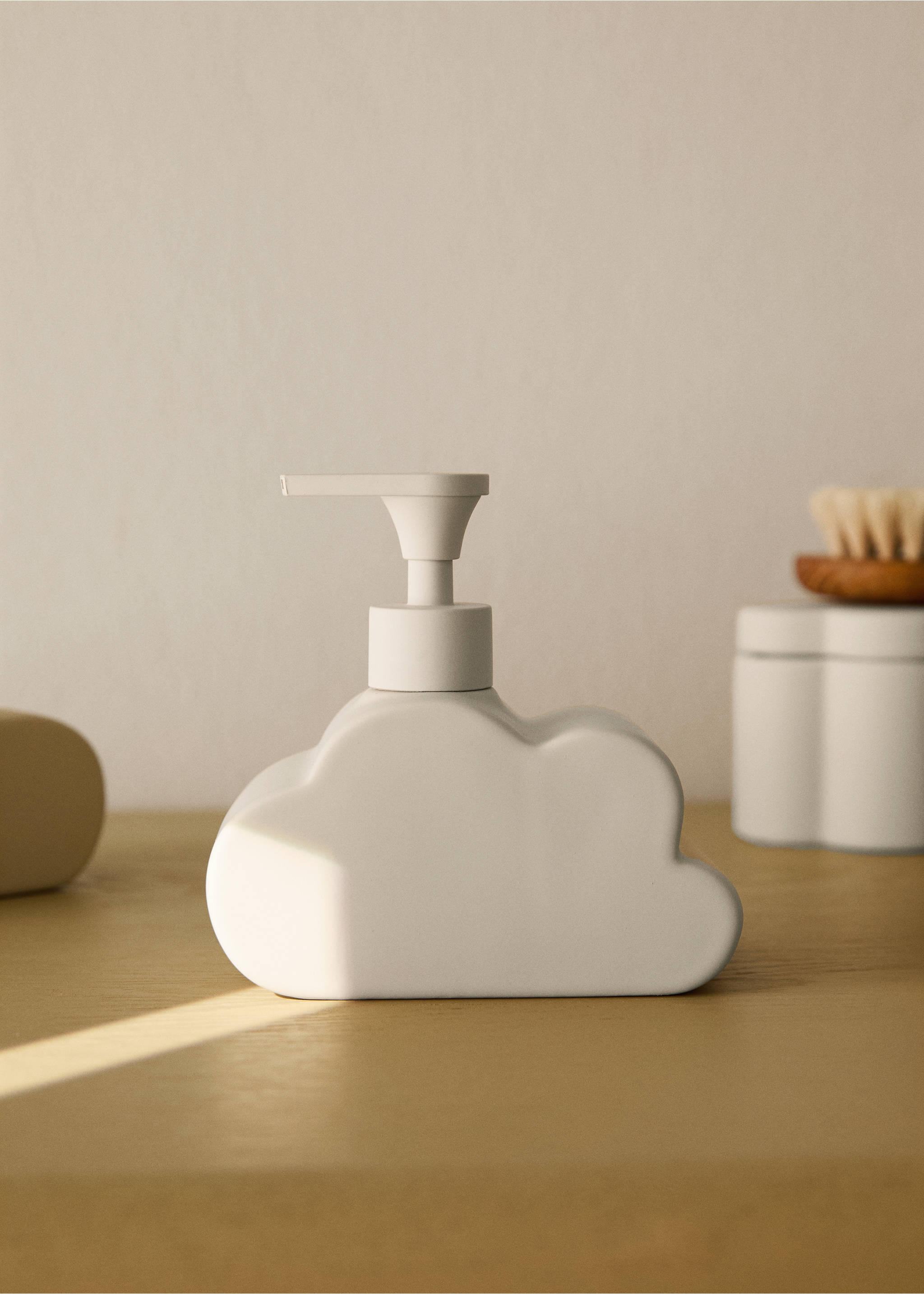 Cloud-shaped stoneware soap dispenser - General plane, Sand. Ref: 37194469-00.