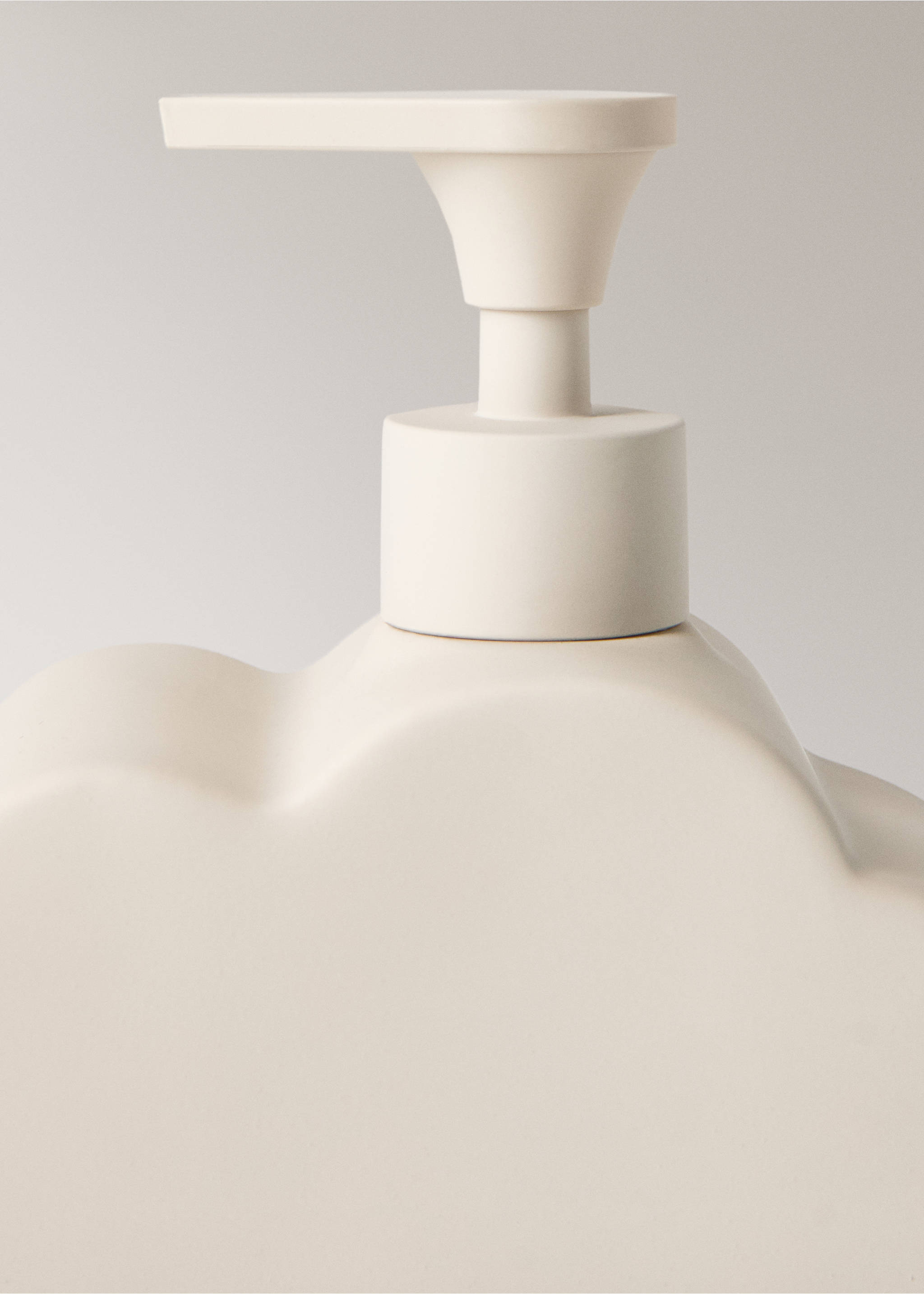 Cloud-shaped stoneware soap dispenser - Details of the article 2, Sand. Ref: 37194469-00.