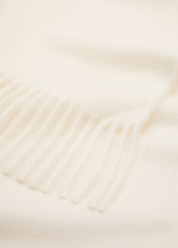 Fringed edge scarf — Ecru