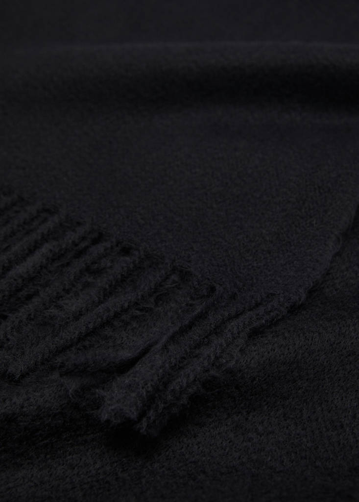Fringed edge scarf — Black