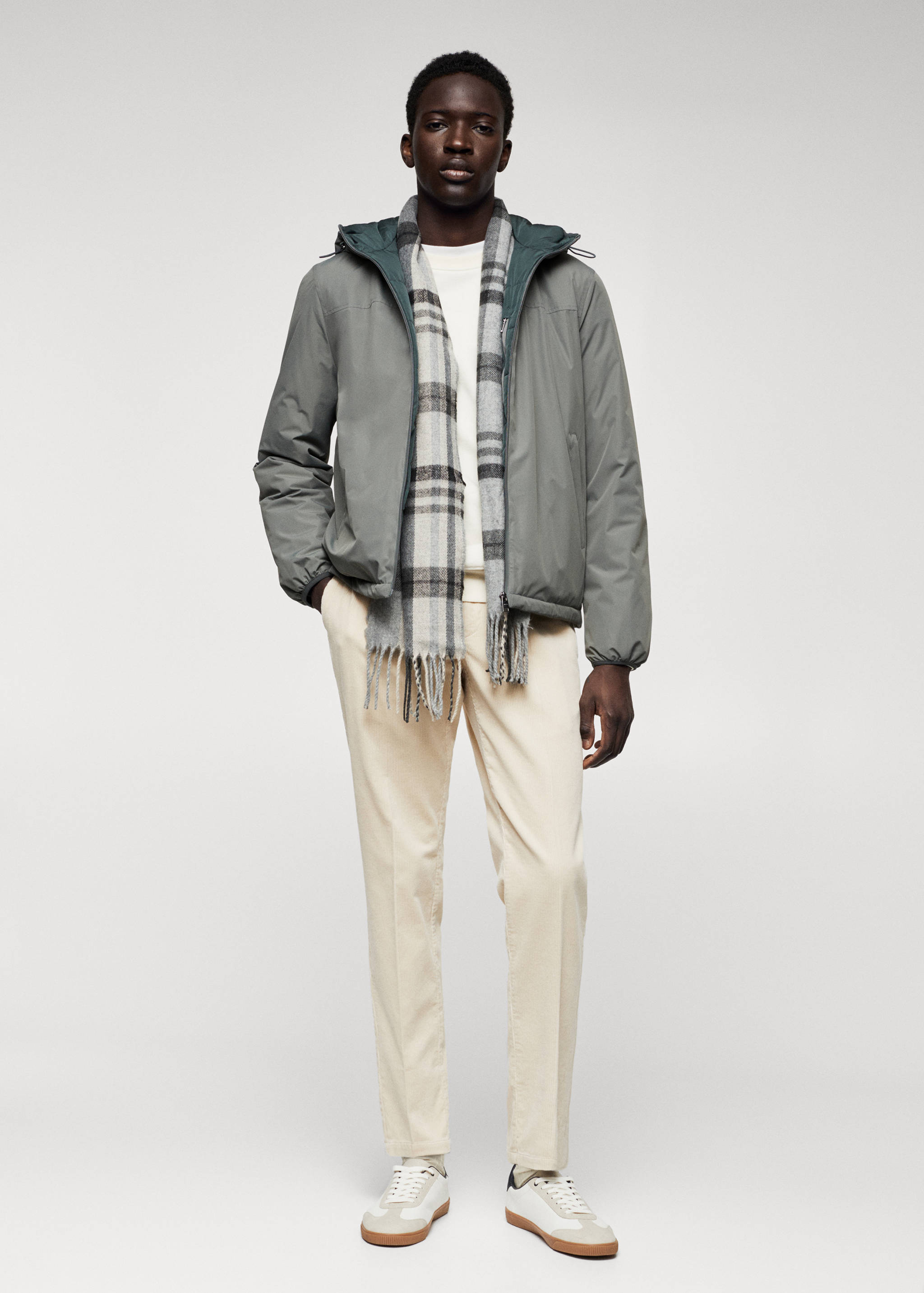 Непромокаемая куртка с капюшоном - Общий план