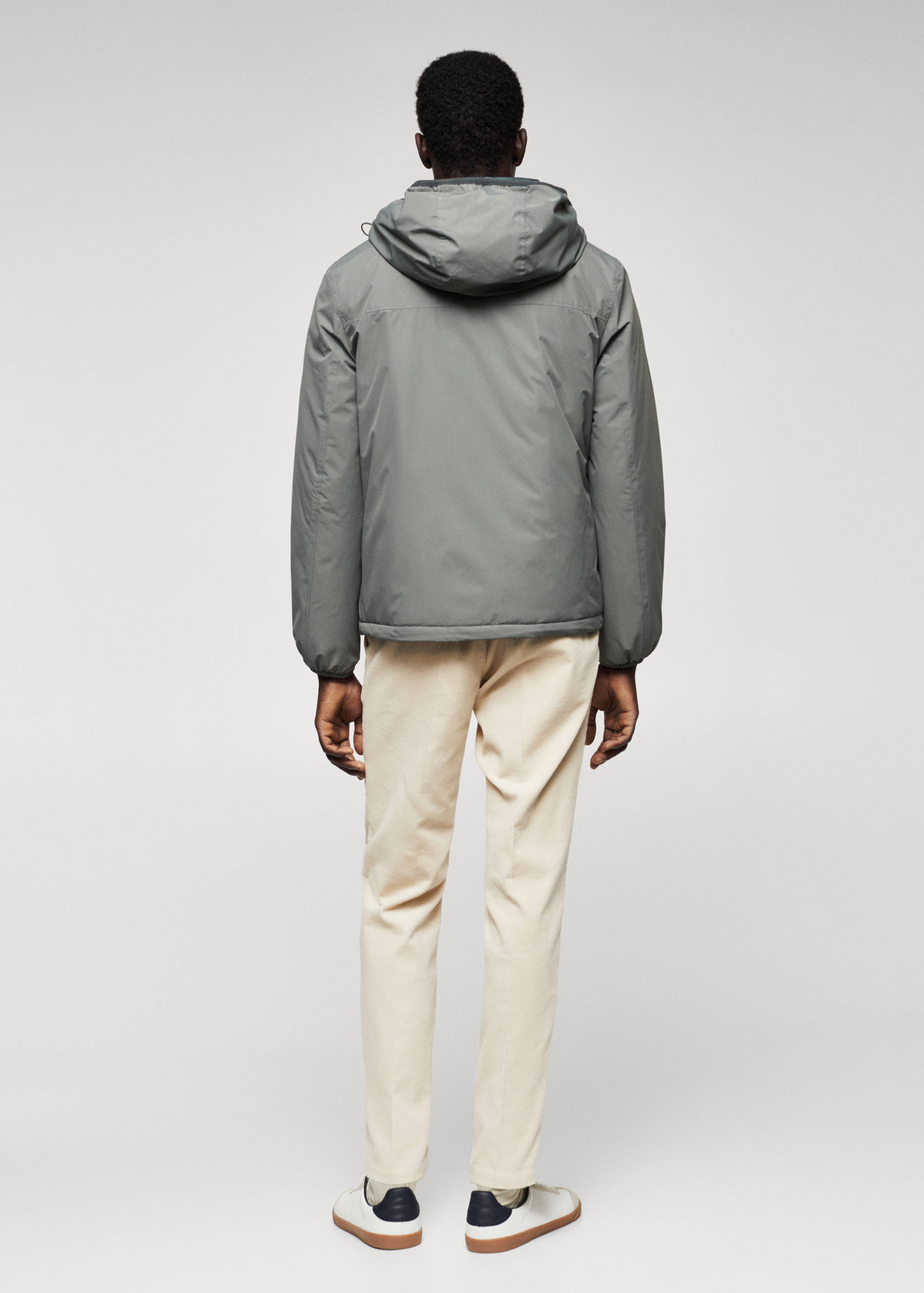 Непромокаемая куртка с капюшоном - Обратная сторона изделия