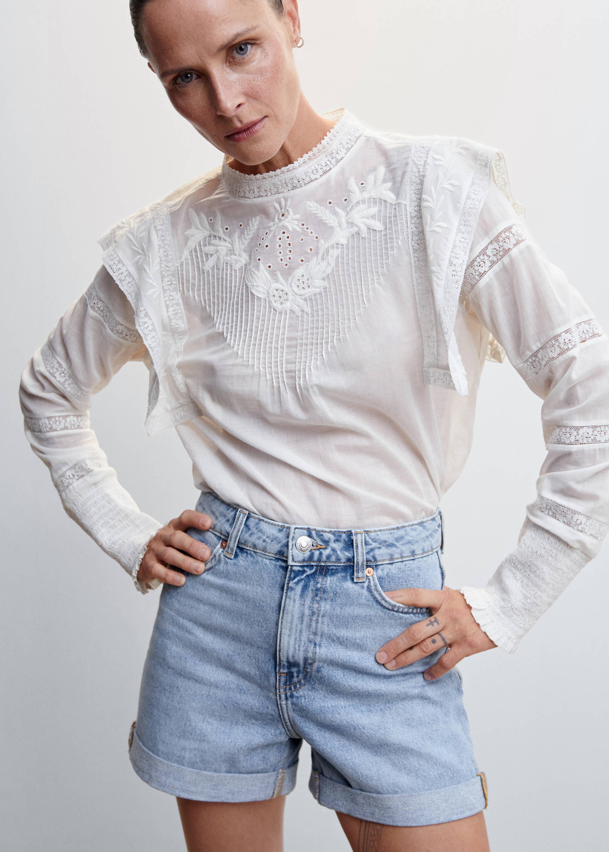 Shorts vaqueros mom-fit - Plano medio