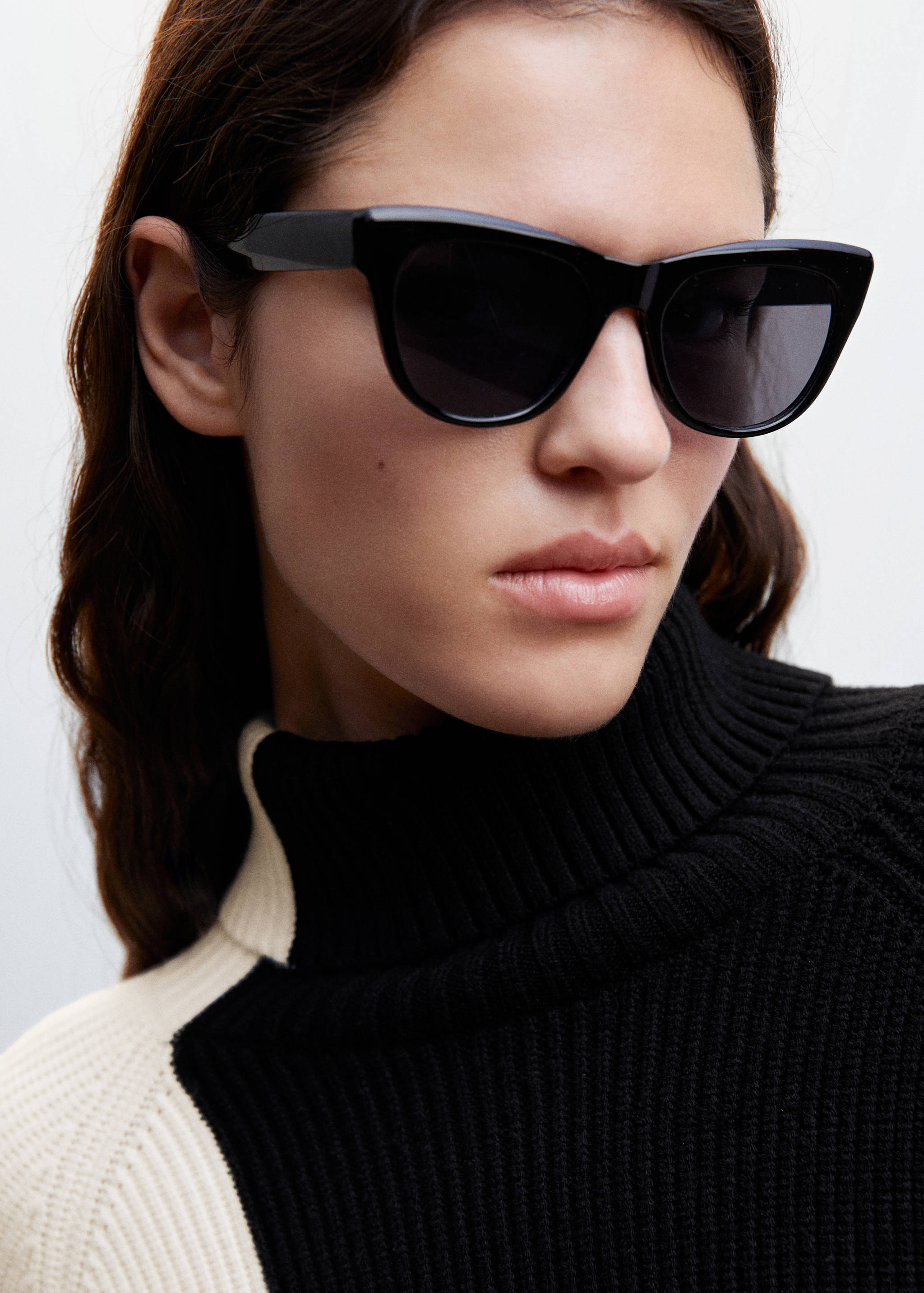 Двухцветный свитер с отворотом на воротнике - Деталь изделия 1