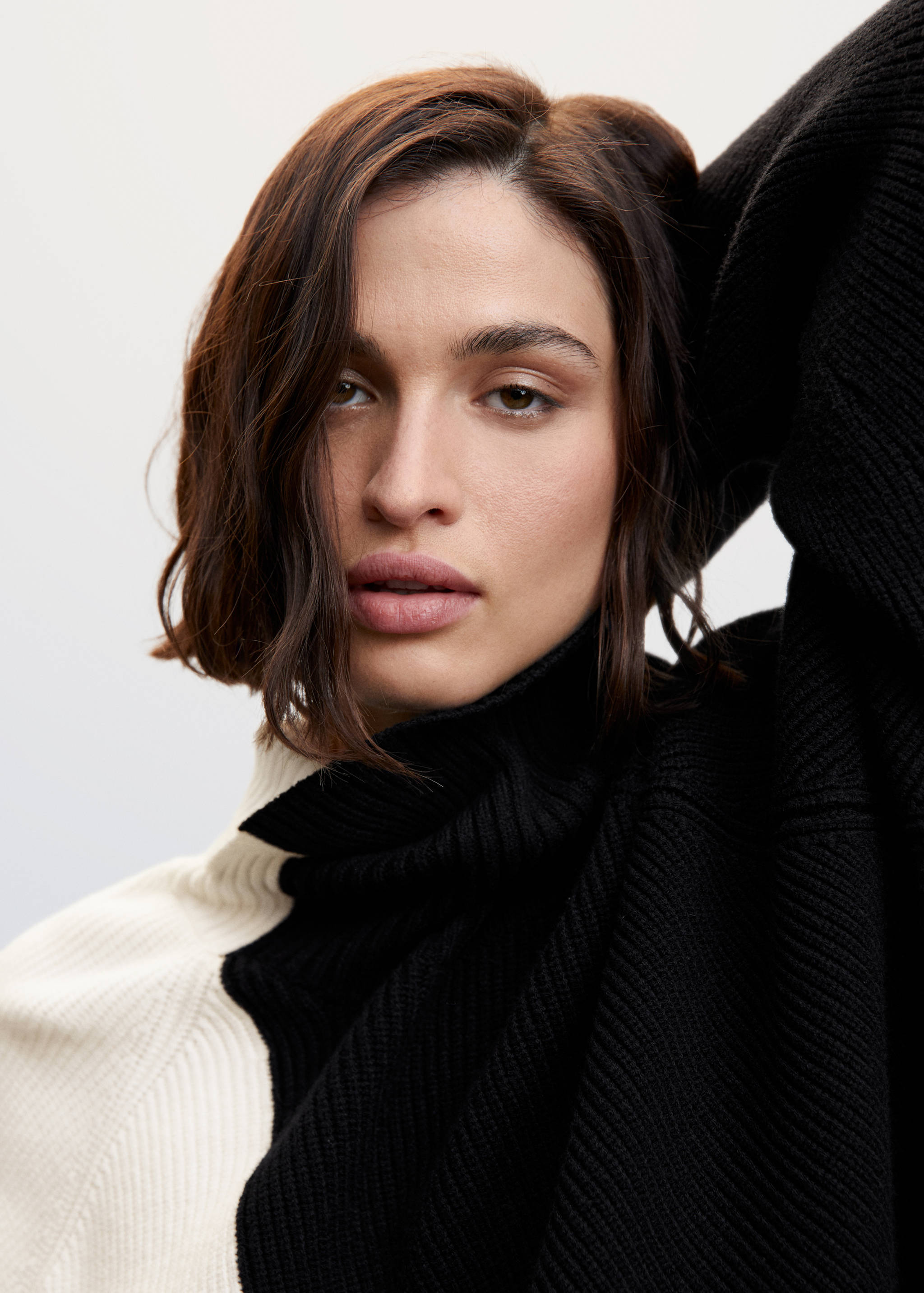 Двухцветный свитер с отворотом на воротнике - Деталь изделия 4