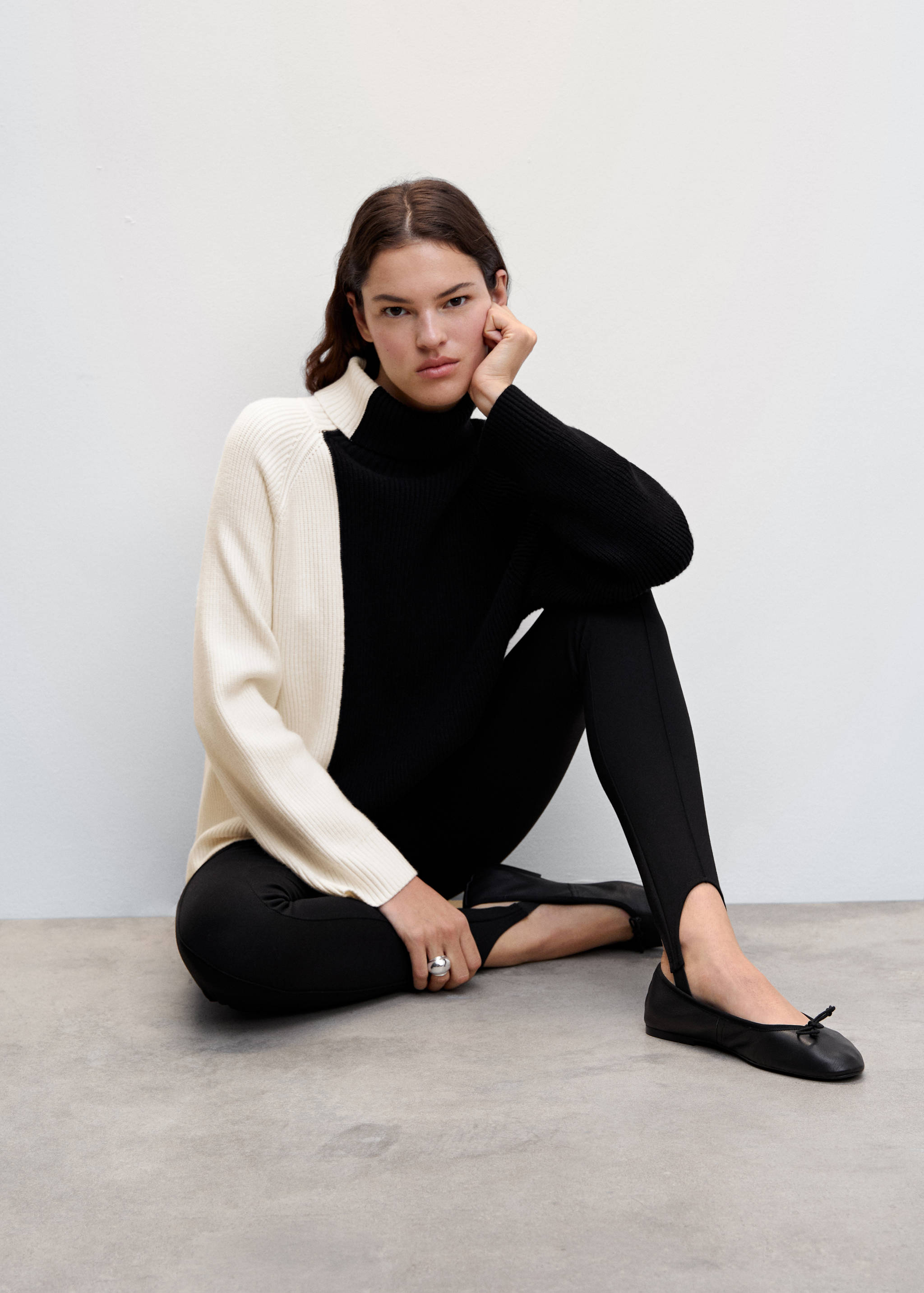 Двухцветный свитер с отворотом на воротнике - Деталь изделия 2