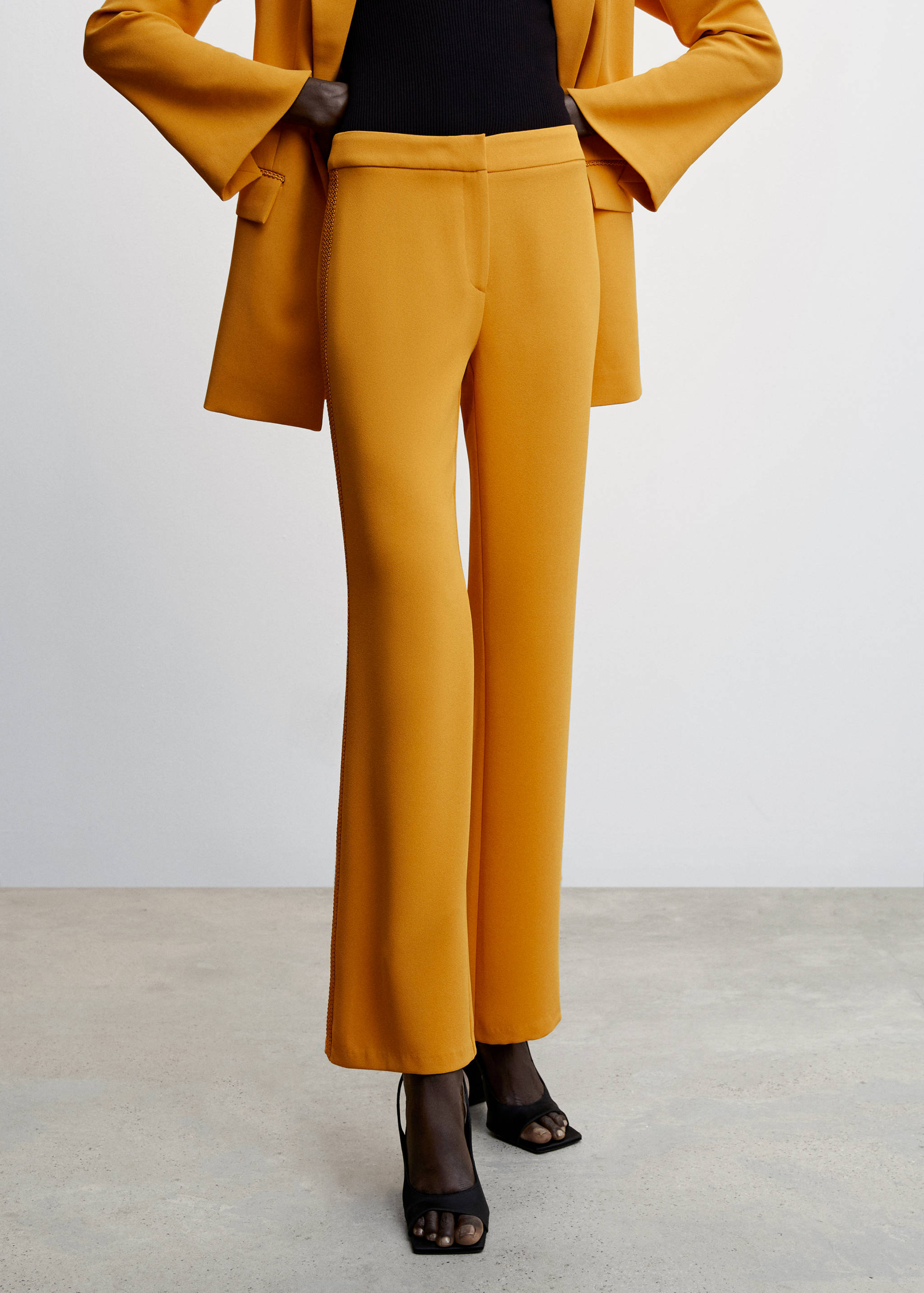 Veste détail brodé - Plan moyen