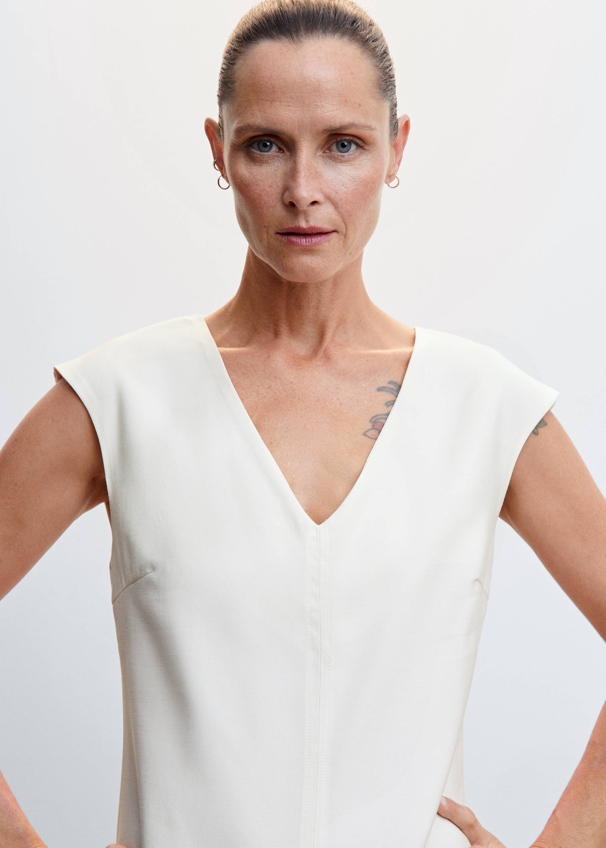 Robe courte col V - Détail de l'article 1