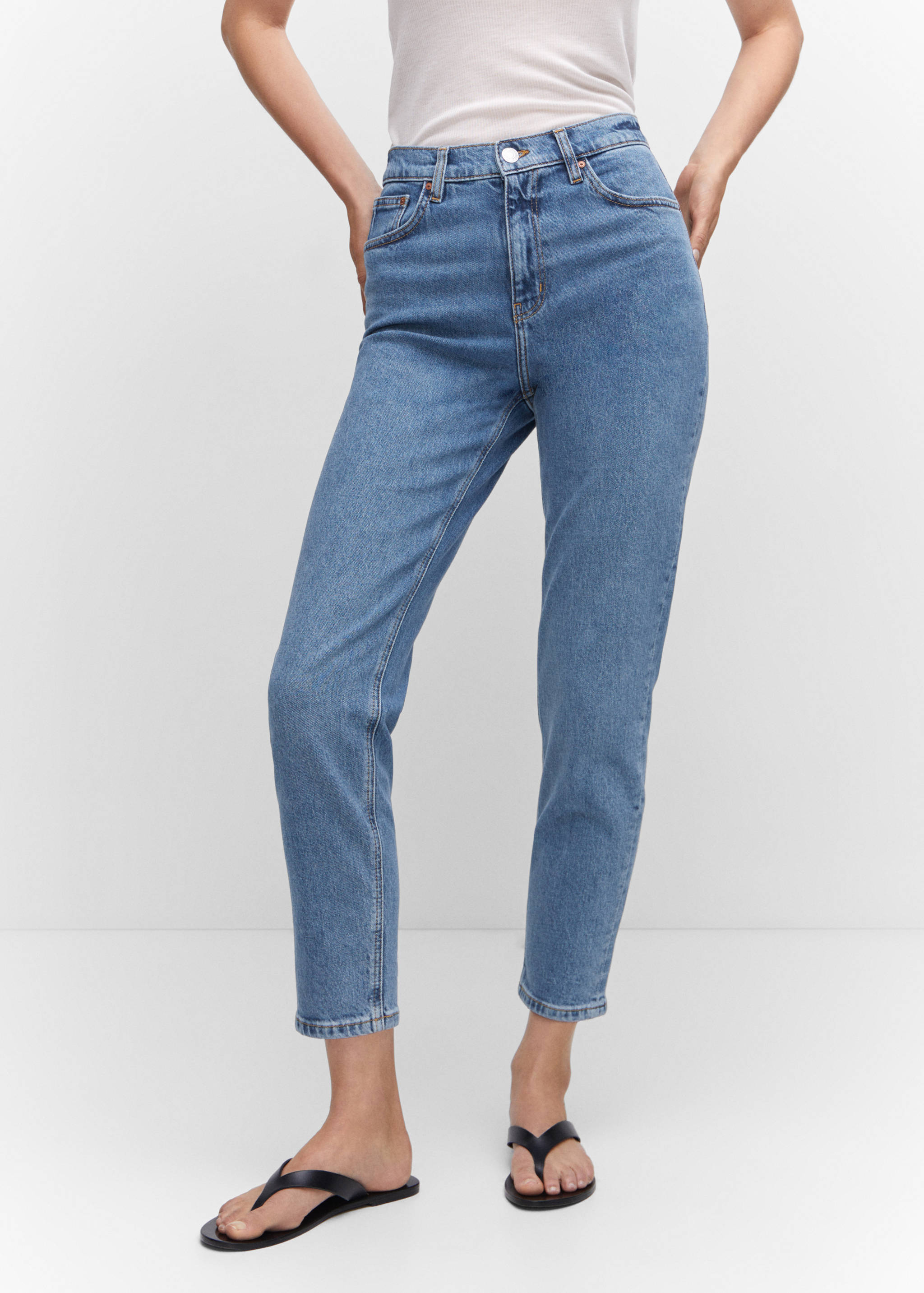 Jeans mom confort tiro alto - Plano medio