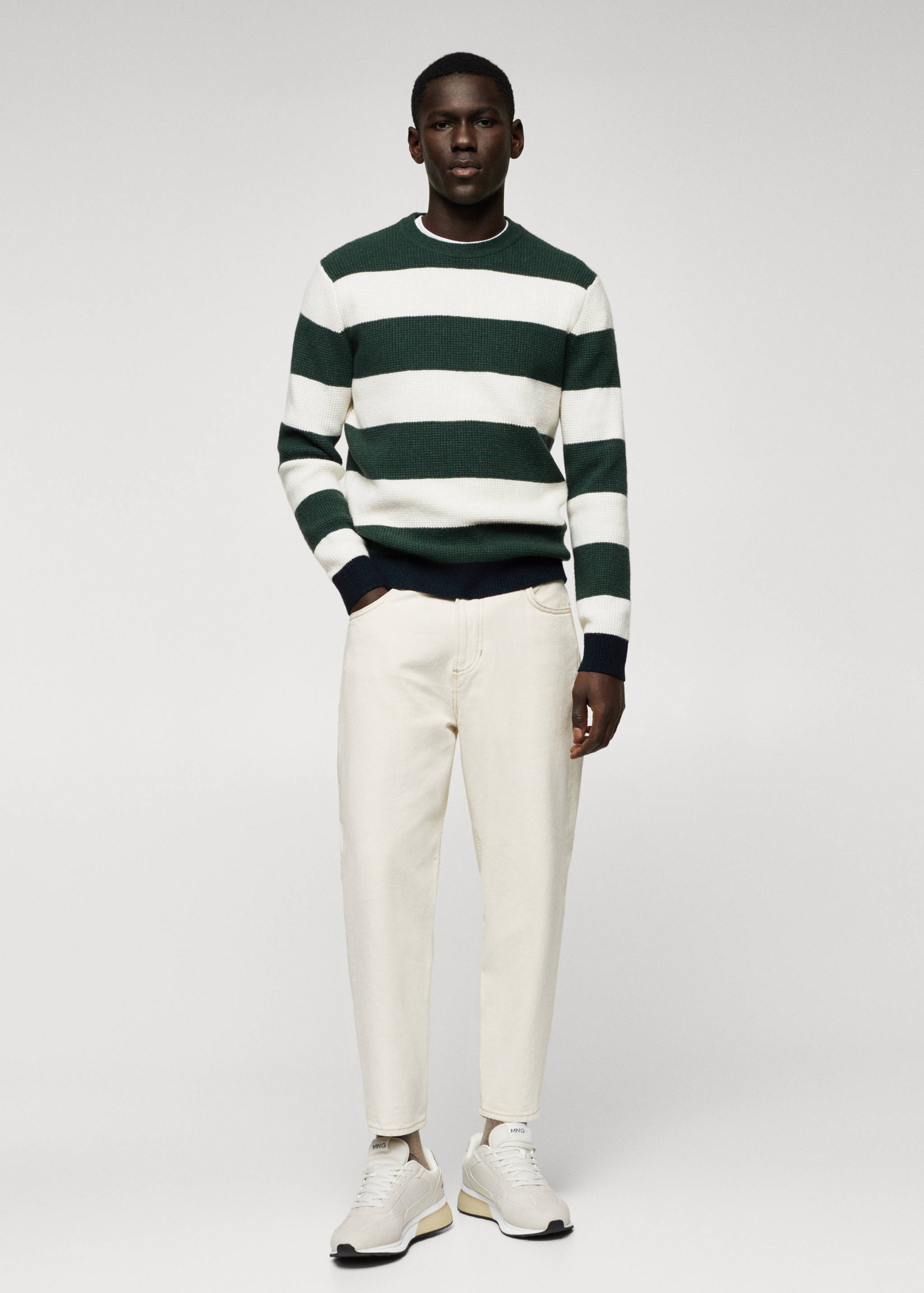 Pull-over à rayures contrastantes - Plan général