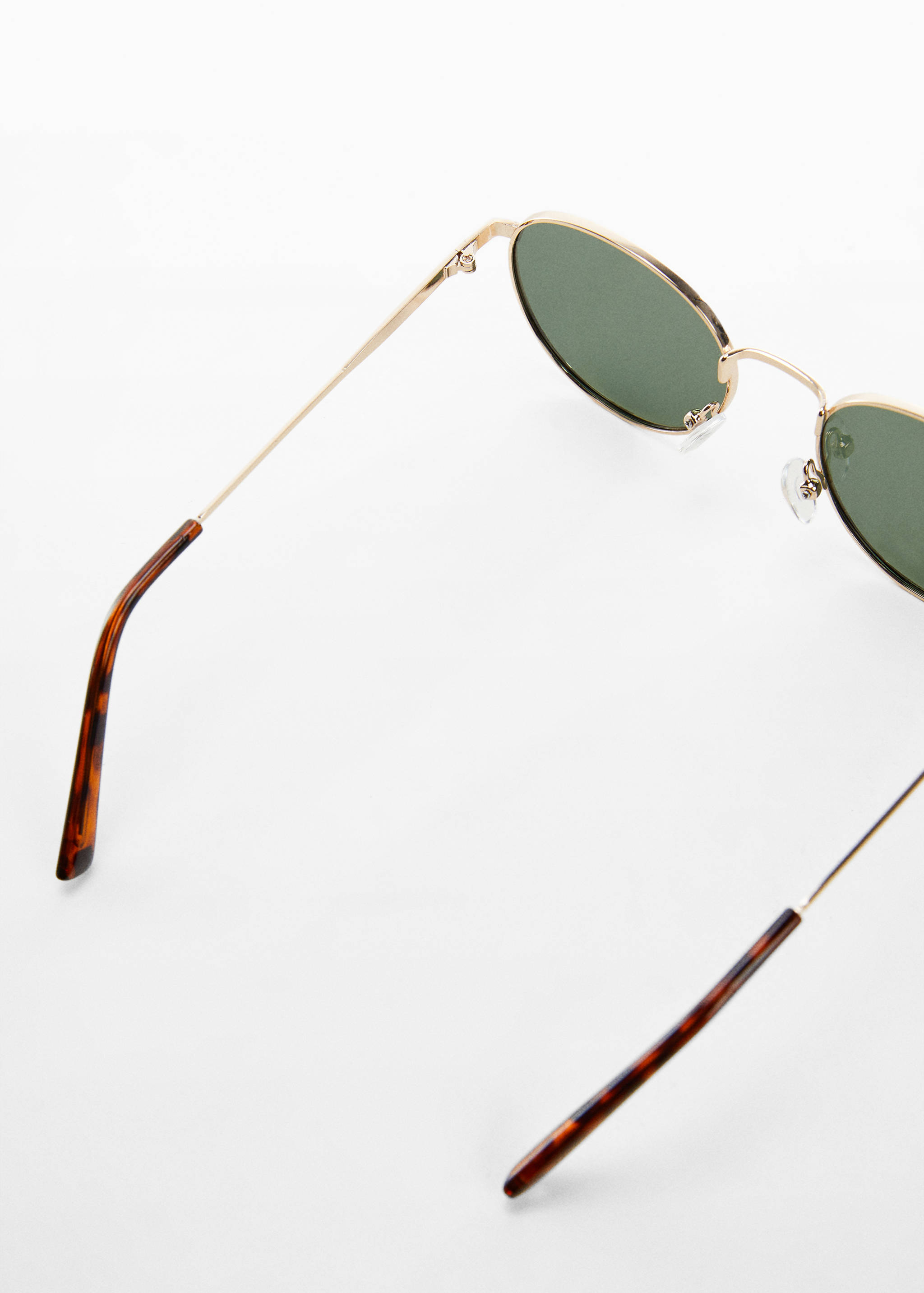 Поляризованные солнцезащитные очки - Деталь изделия 1