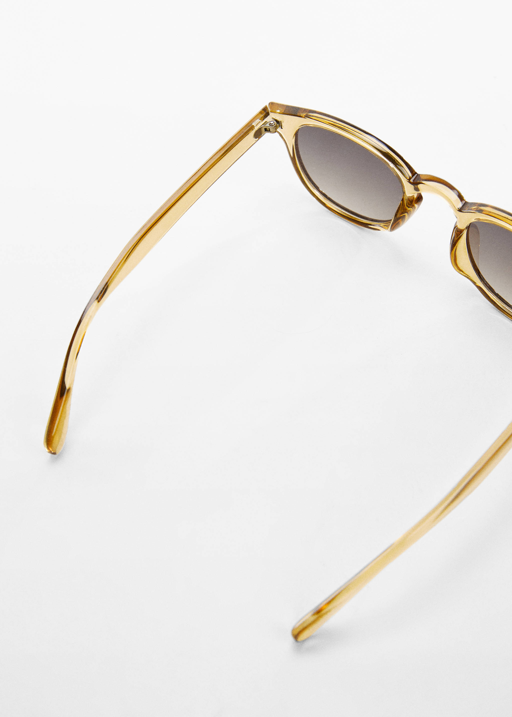 Солнцезащитные очки круглой формы  - Деталь изделия 1