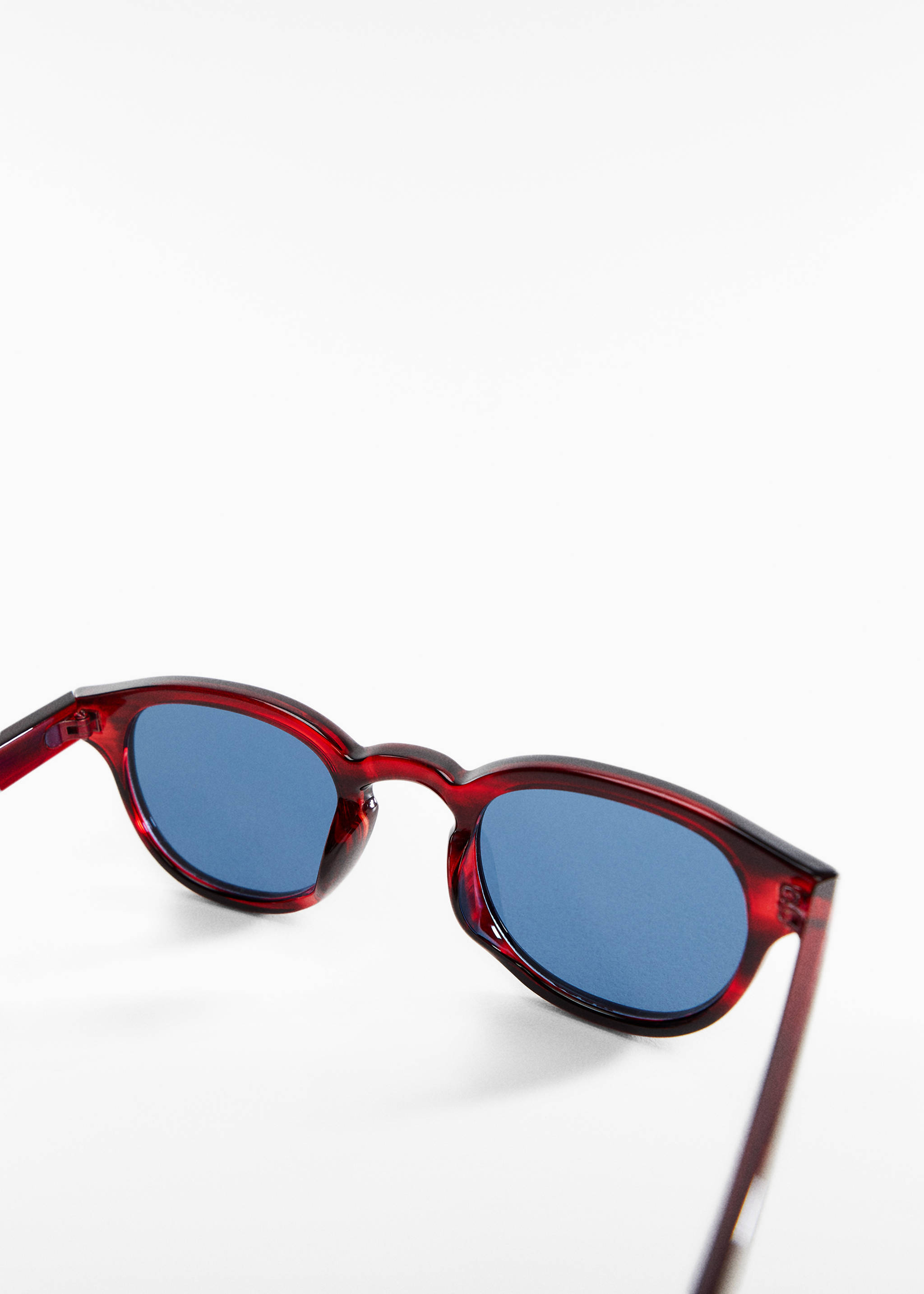 Солнцезащитные очки круглой формы  - Деталь изделия 1