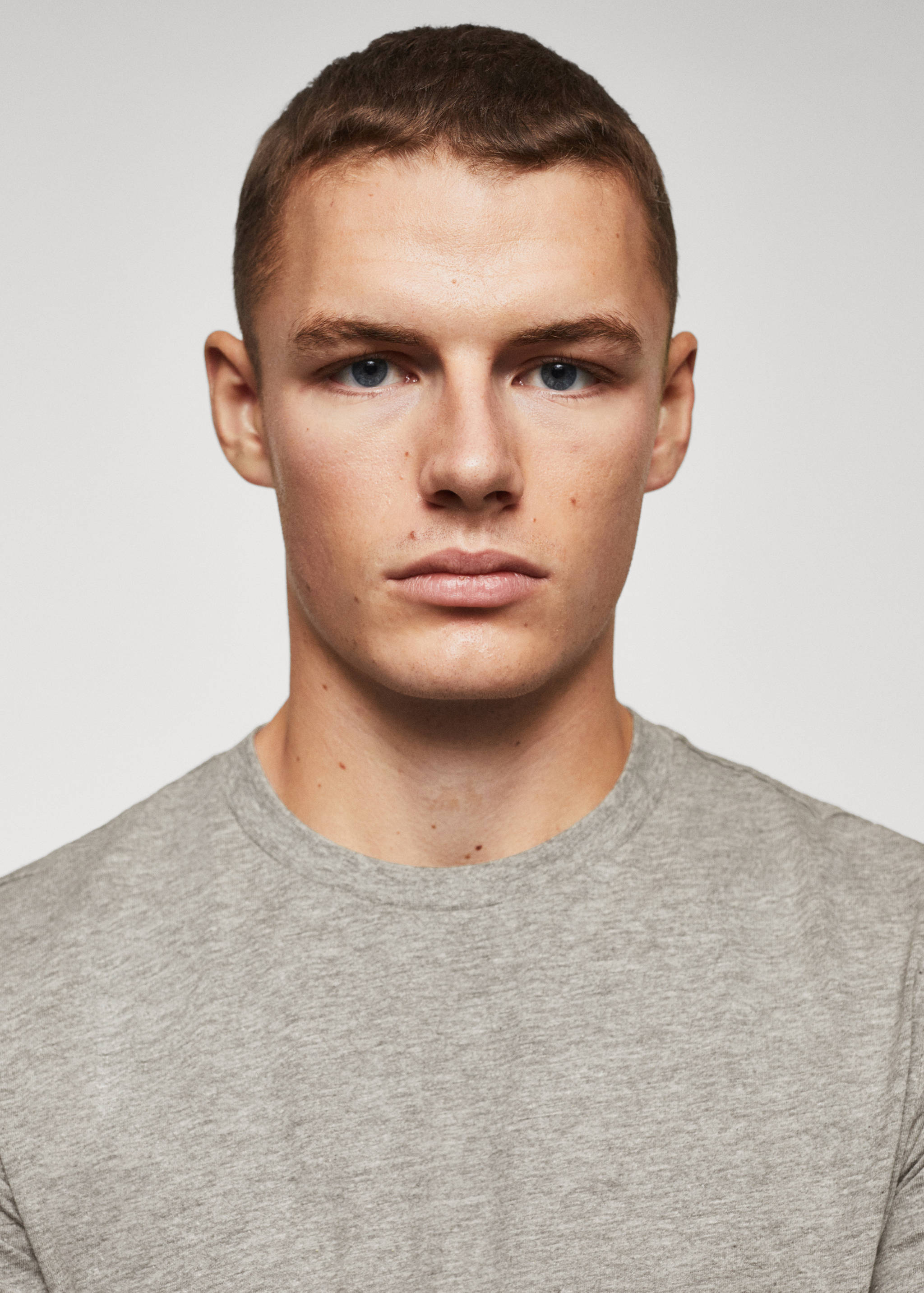 Basic lightweight cotton t-shirt - Details of the article 1