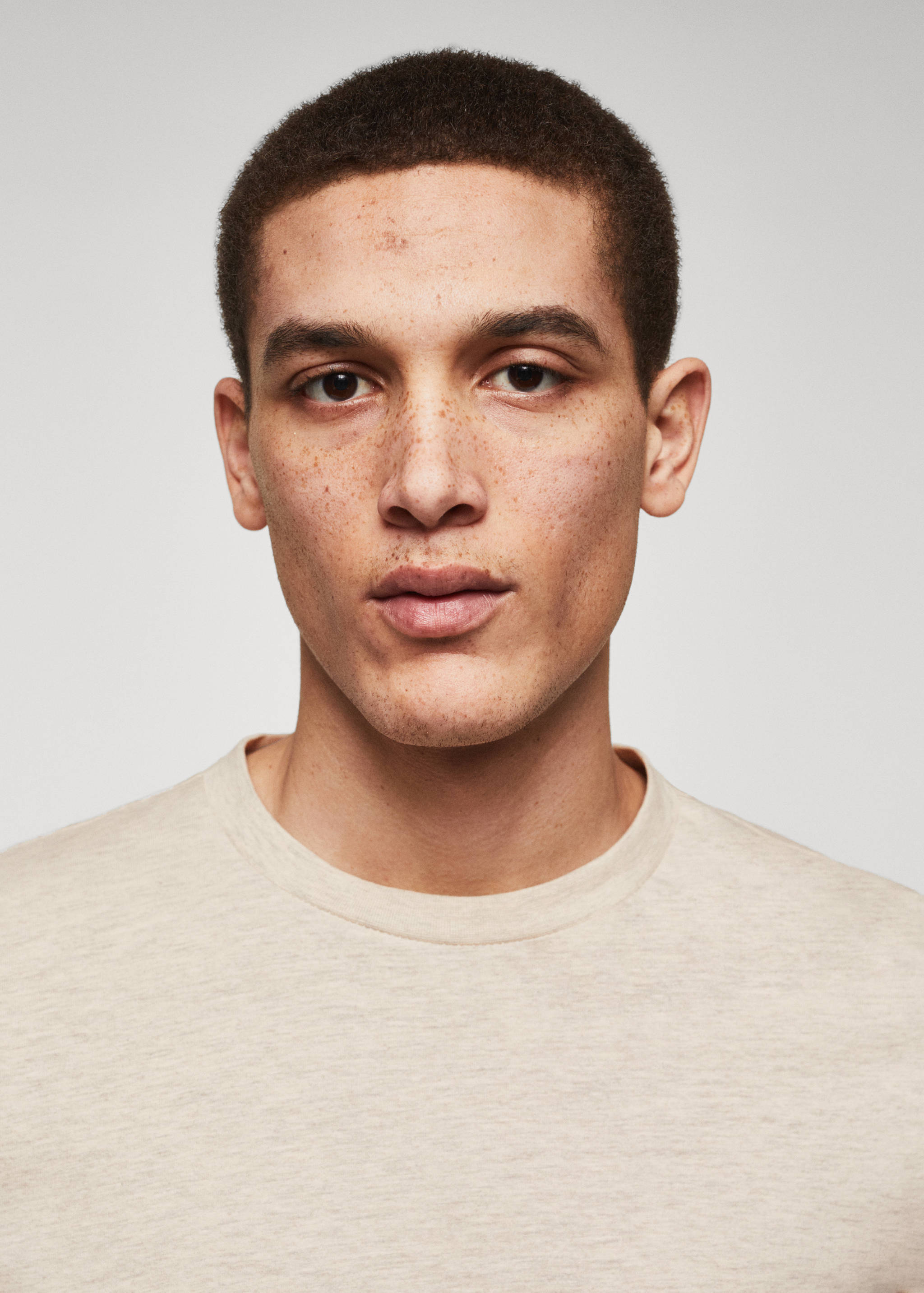 Basic lightweight cotton t-shirt - Details of the article 1