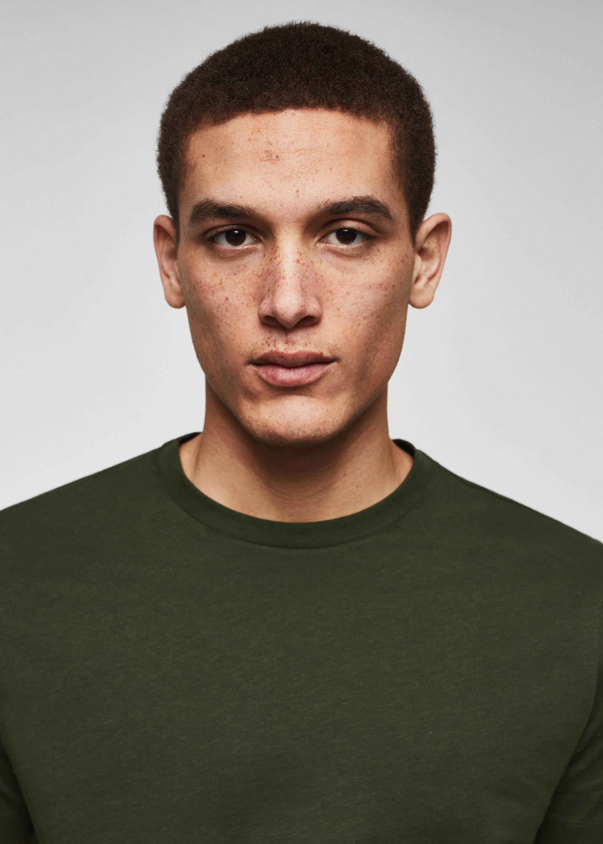 Basic lightweight cotton t-shirt - Details of the article 1