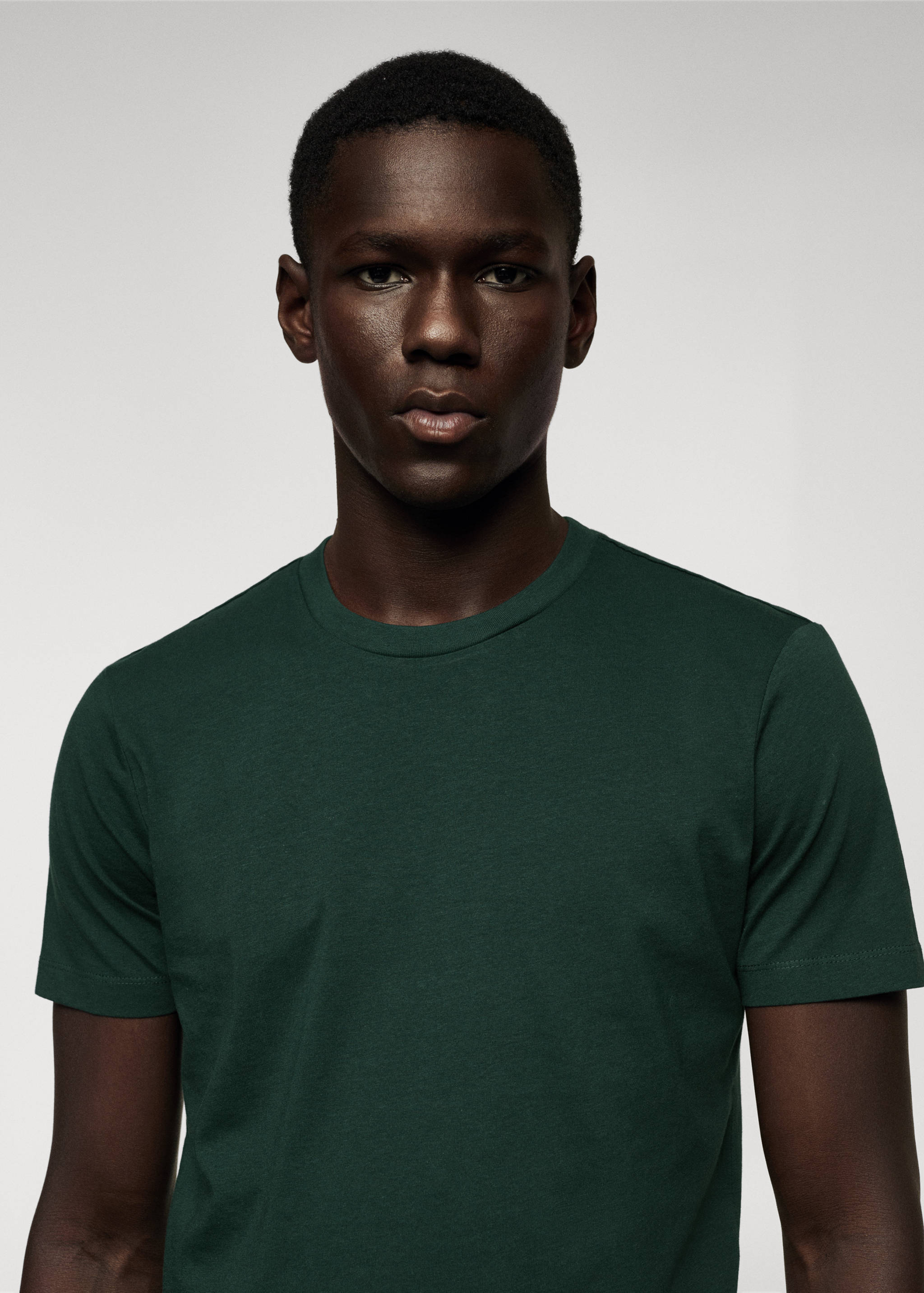 Basic lightweight cotton t-shirt - Details of the article 1