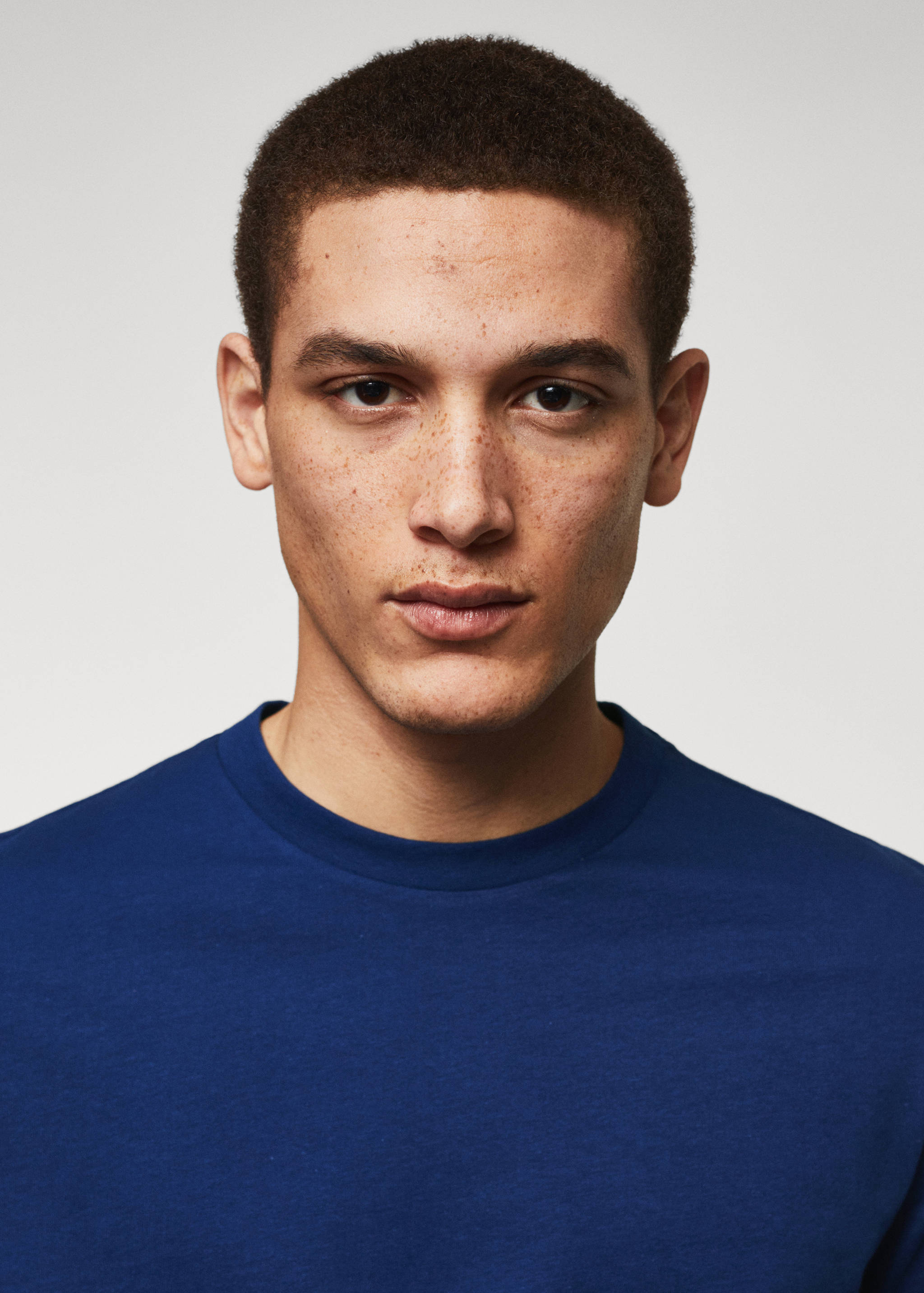 Basic lightweight cotton t-shirt - Details of the article 1