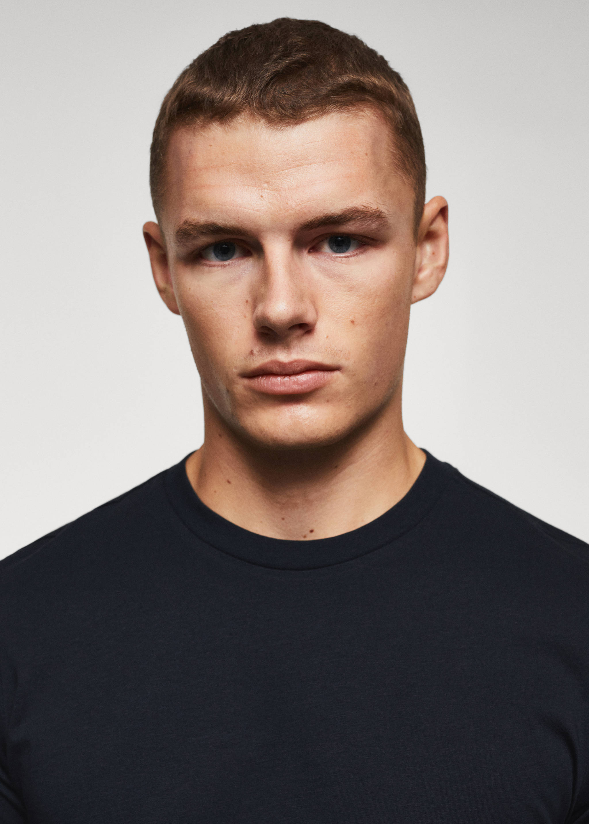 Basic lightweight cotton t-shirt - Details of the article 1