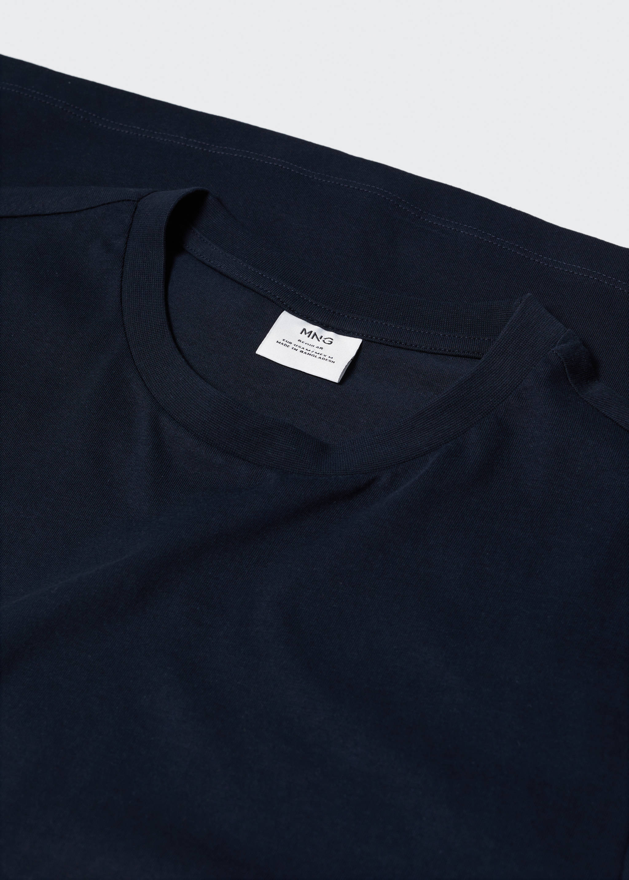 Basic lightweight cotton t-shirt - Details of the article 8