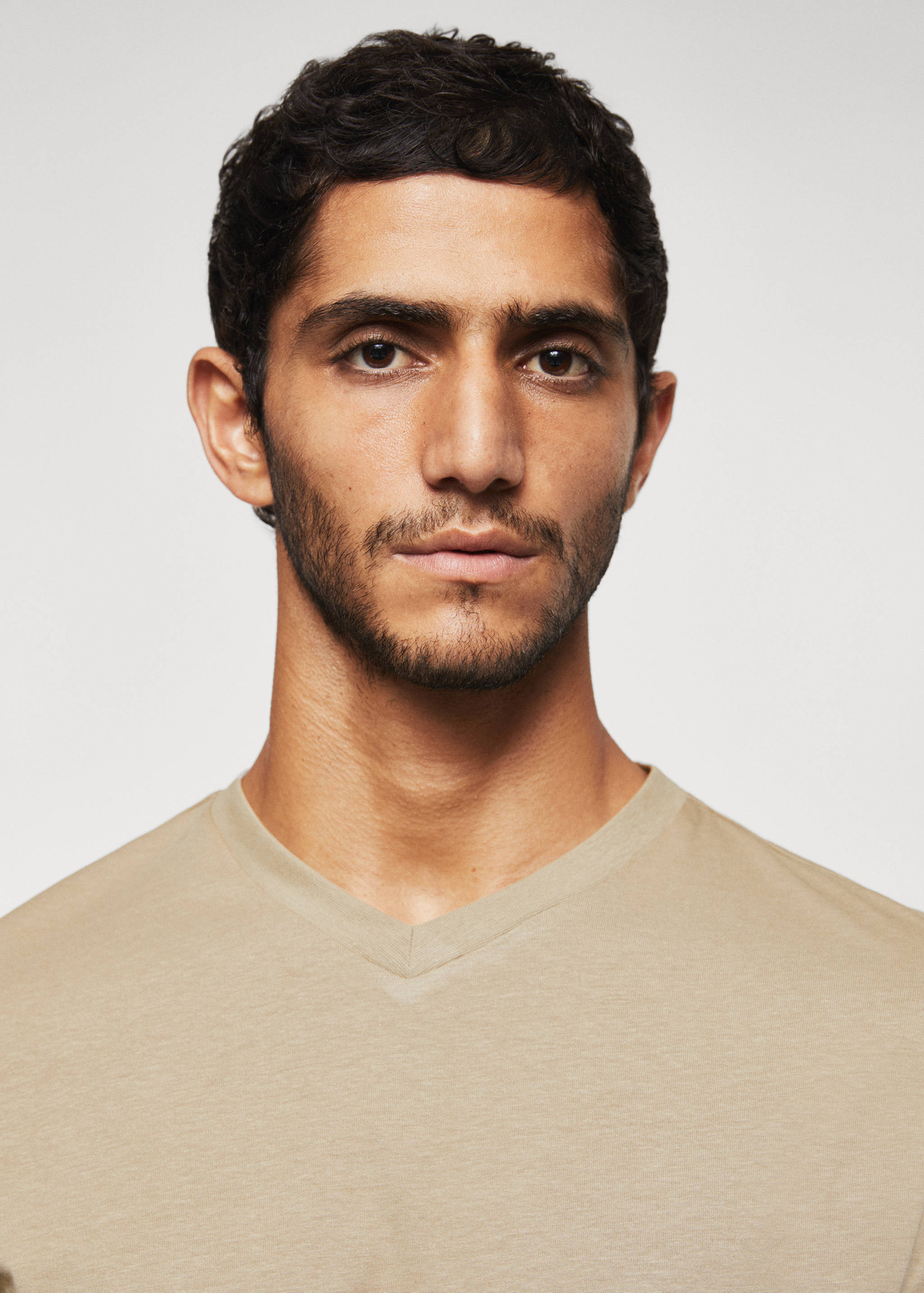 T-shirt essentiel léger col V - Détail de l'article 1