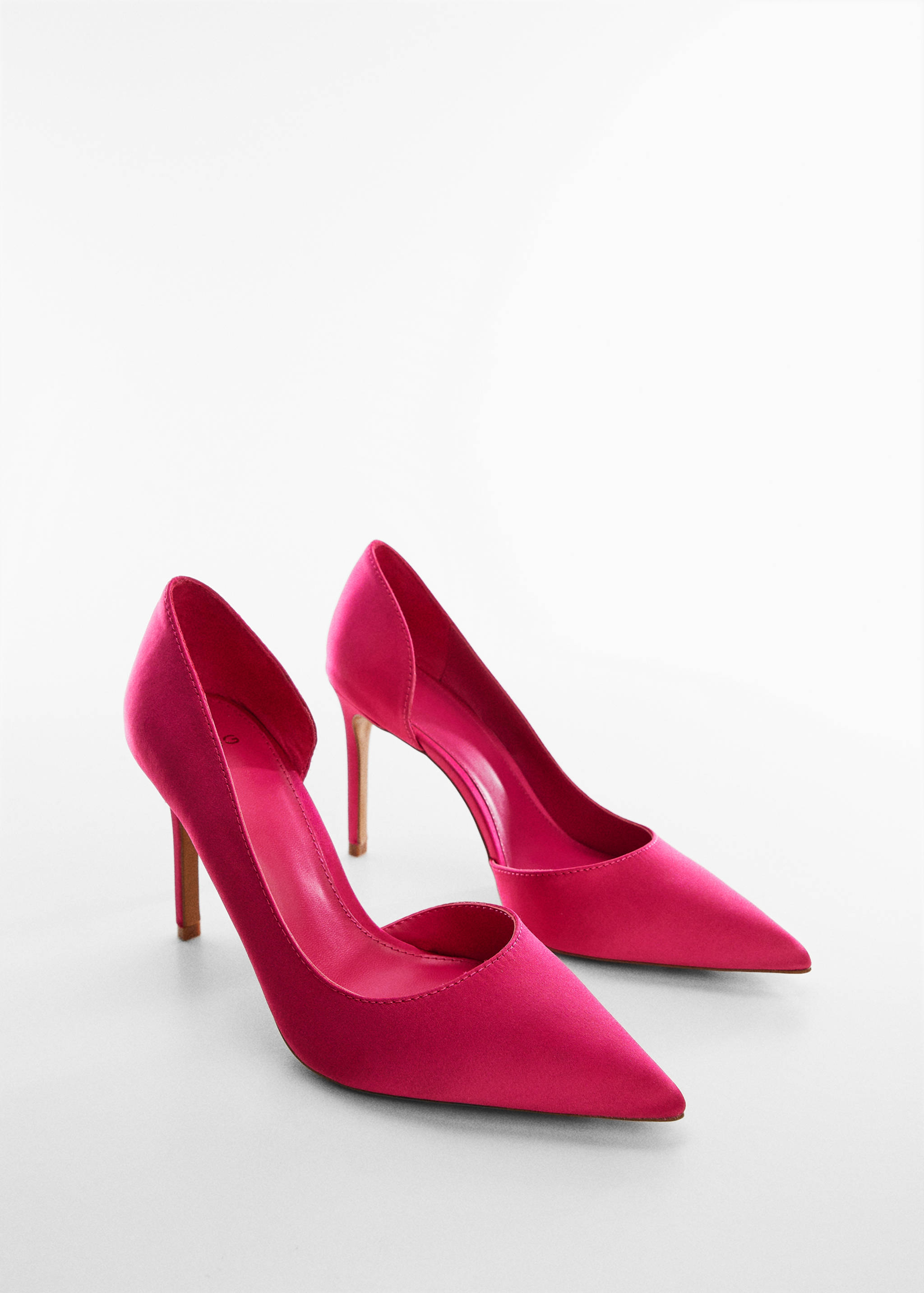 Asymmetrical satin pumps - Medium plane
