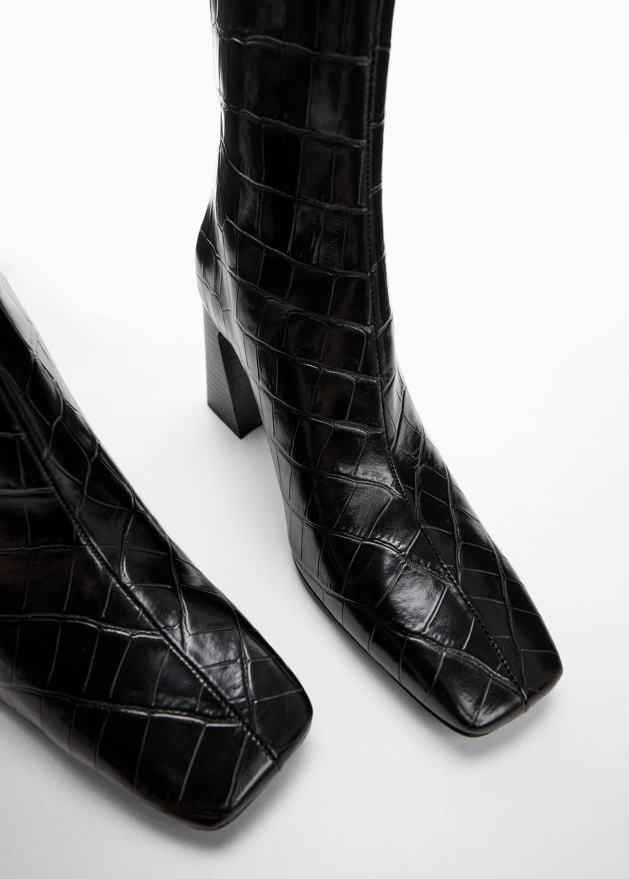 Croc-effect ankle boots - Details of the article 1