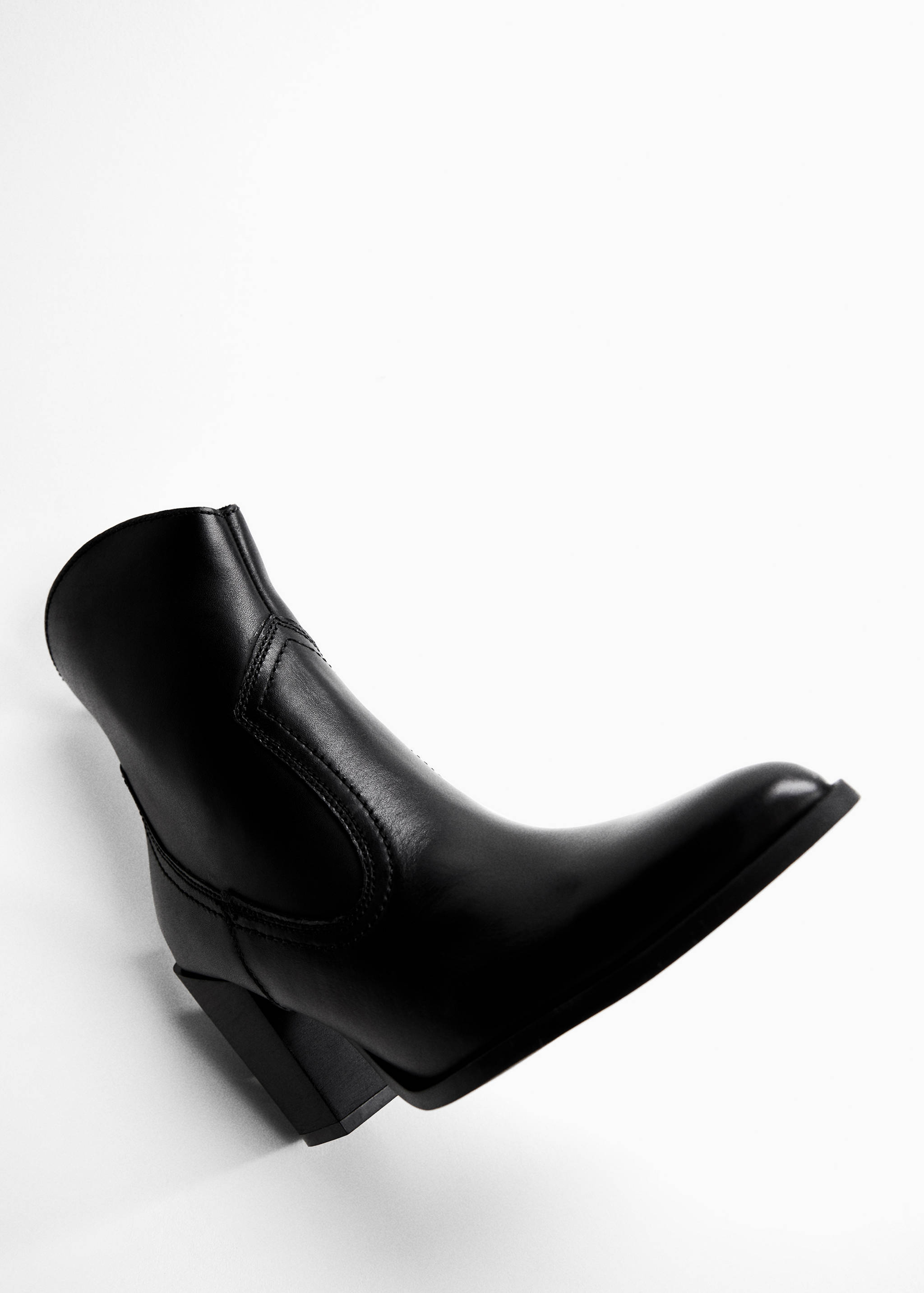 Cowboy-style leather ankle boots - Details of the article 5