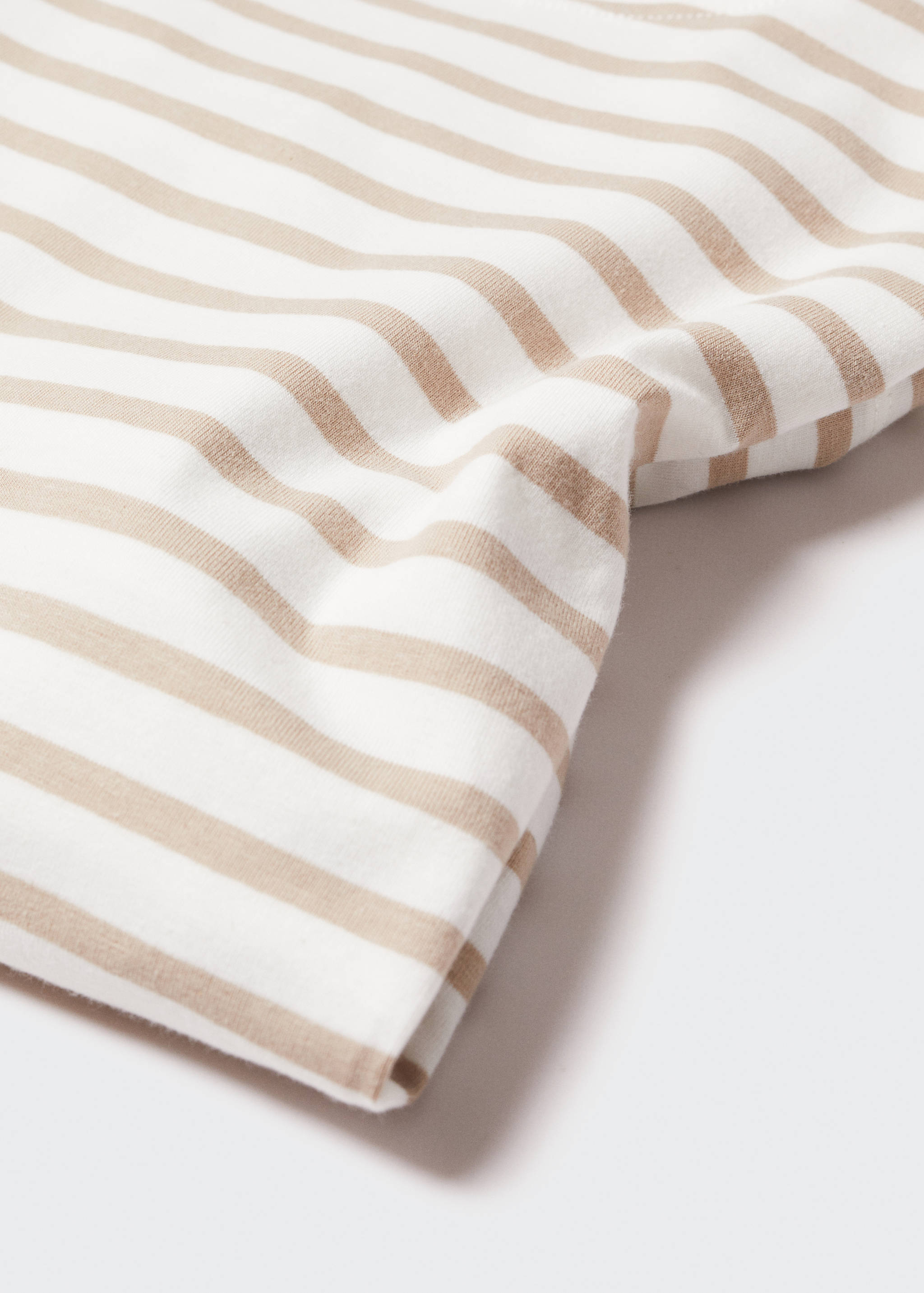 Striped short-sleeved t-shirt - Details of the article 8