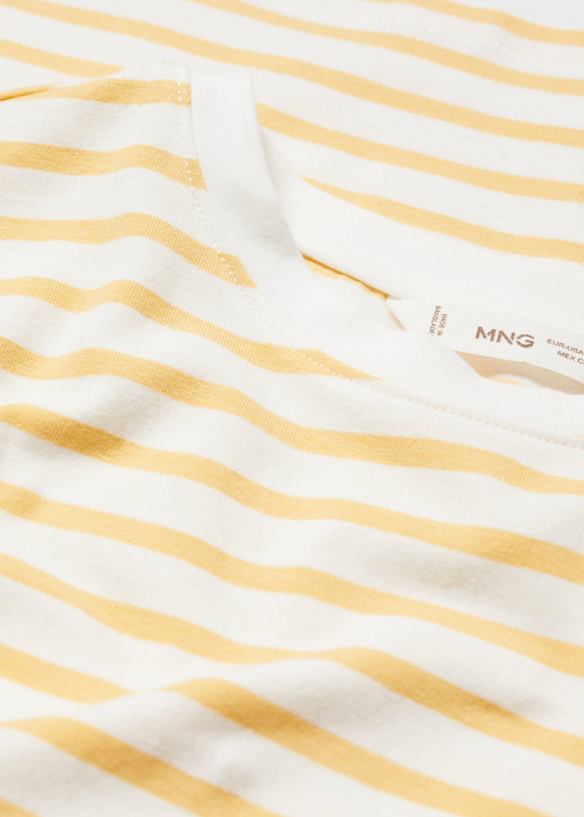 Striped short-sleeved t-shirt - Details of the article 8