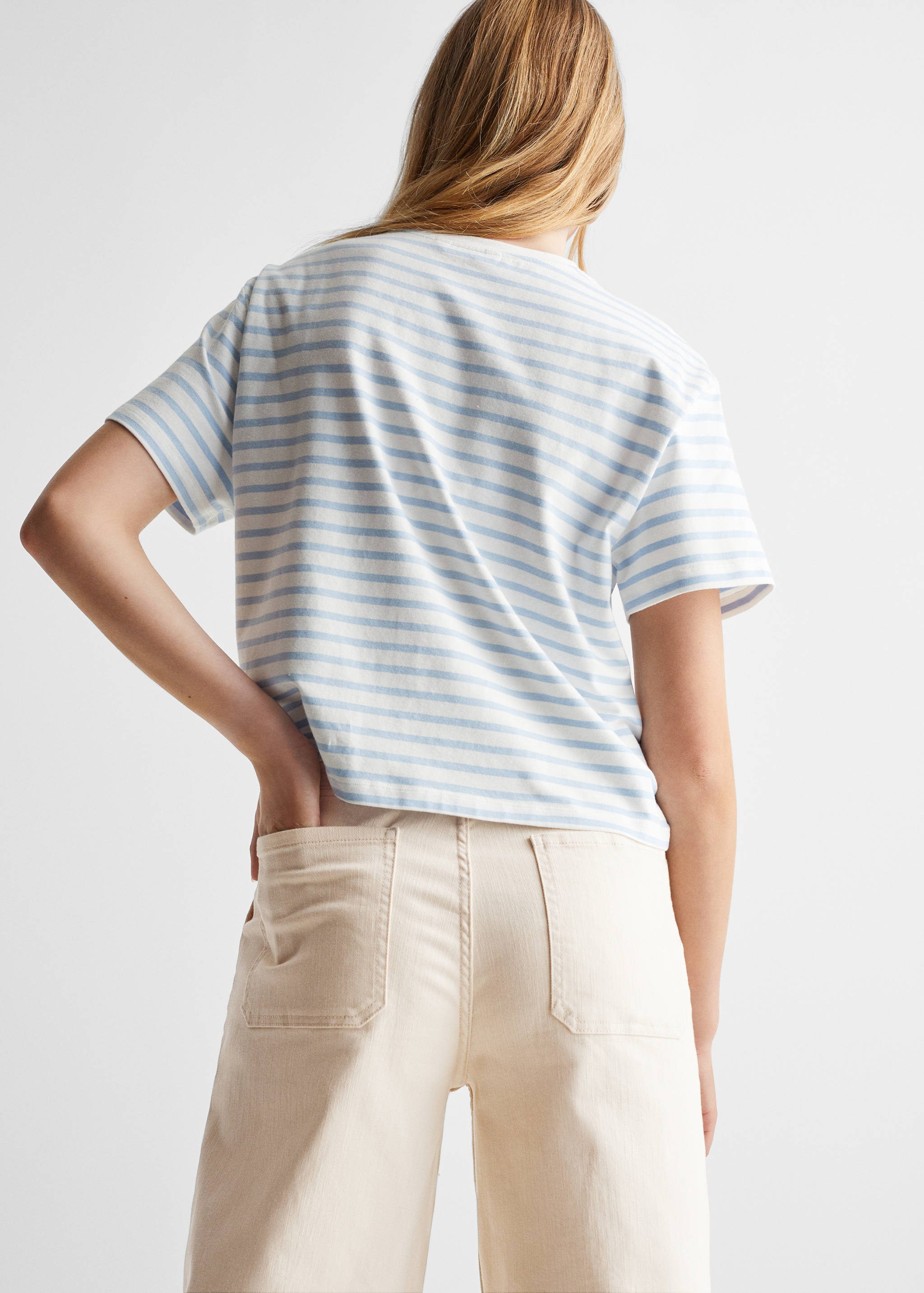 Striped short-sleeved t-shirt - Reverse of the article