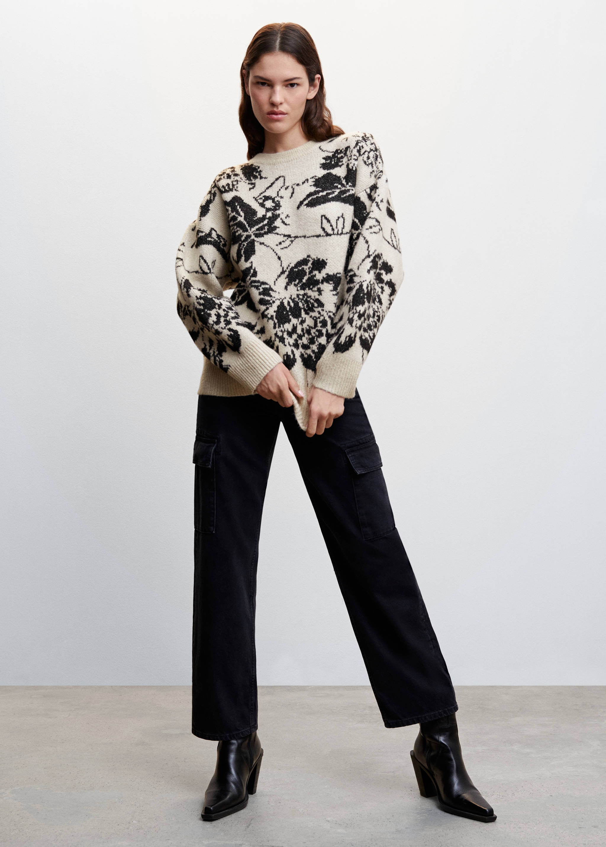 Flowers knit sweater - General plane