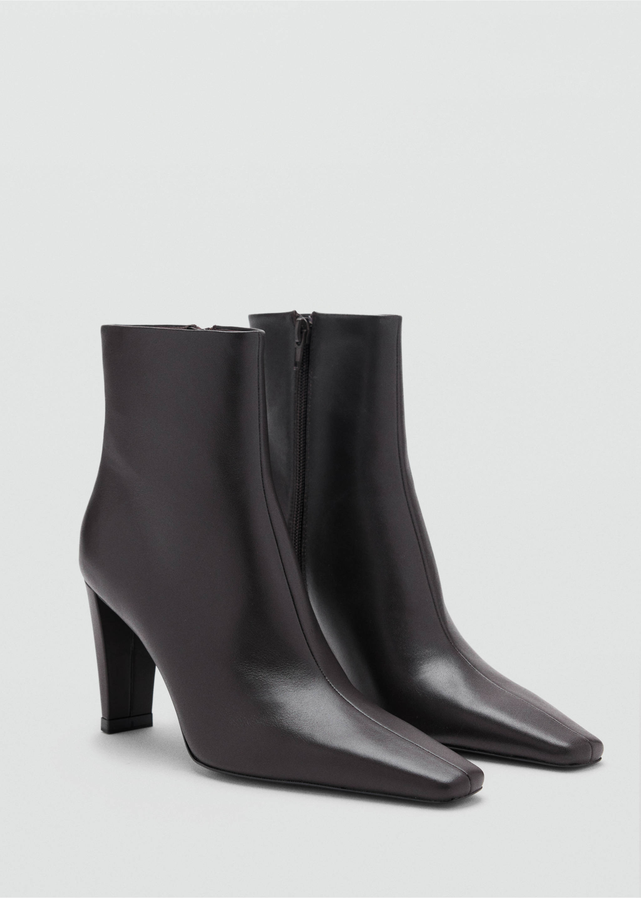 Dark brown heeled ankle boots with a square toe and block heel., Chocolate. Ref: 47001341-00.